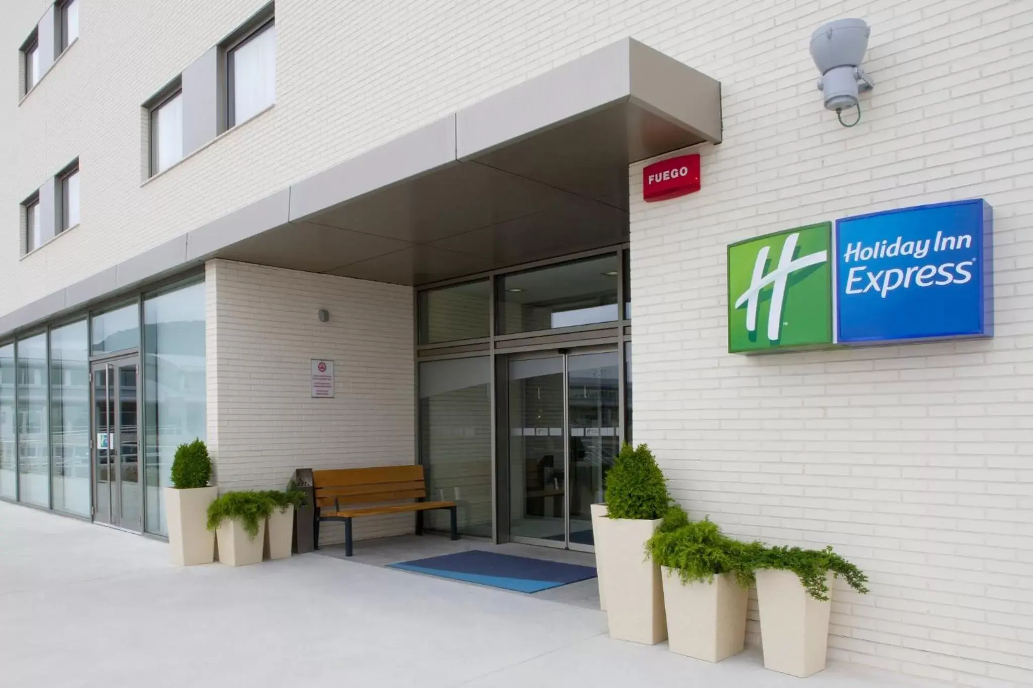 Property building in Holiday Inn Express Vitoria