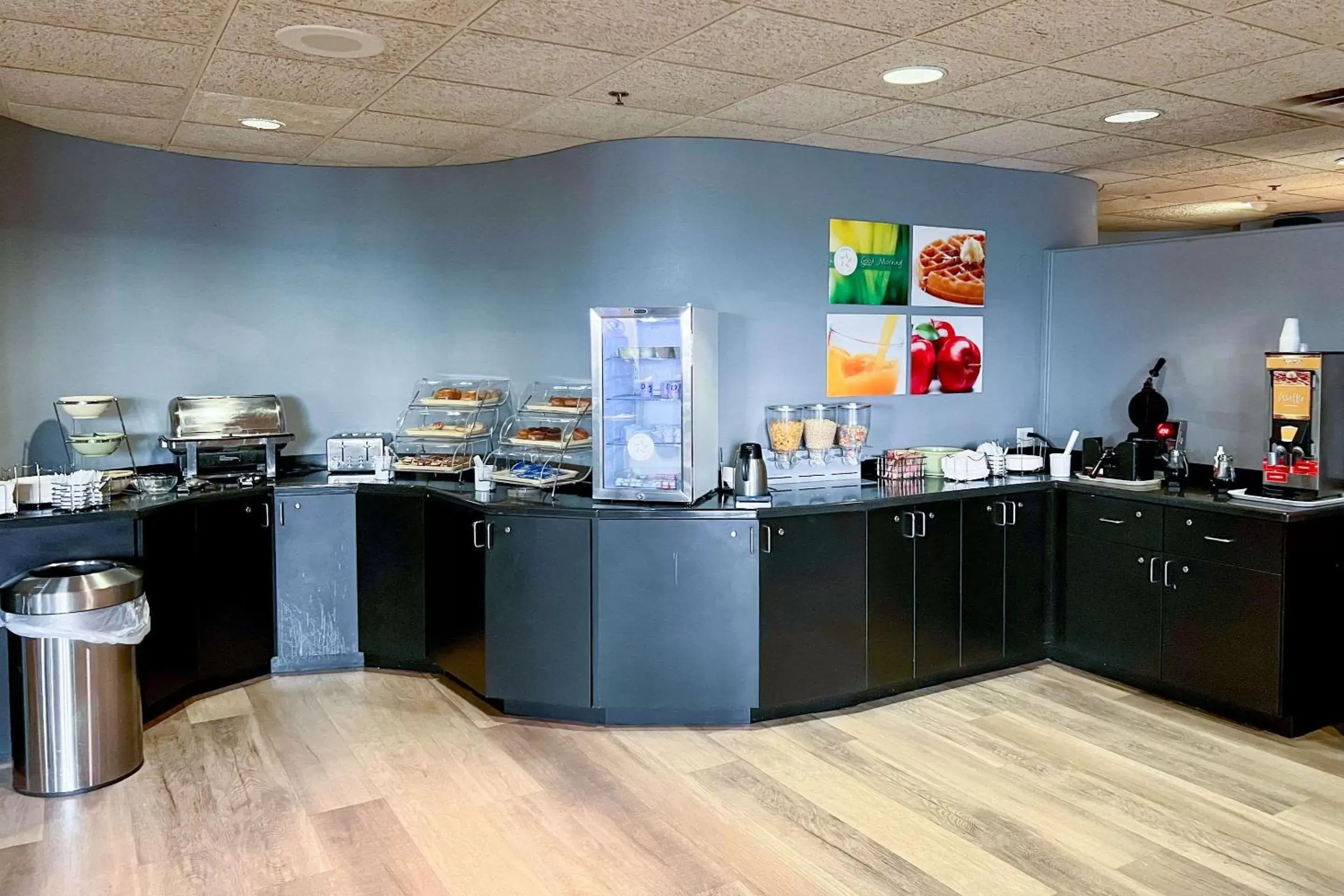Breakfast, Restaurant/Places to Eat in Quality Inn & Suites Orland Park - Chicago