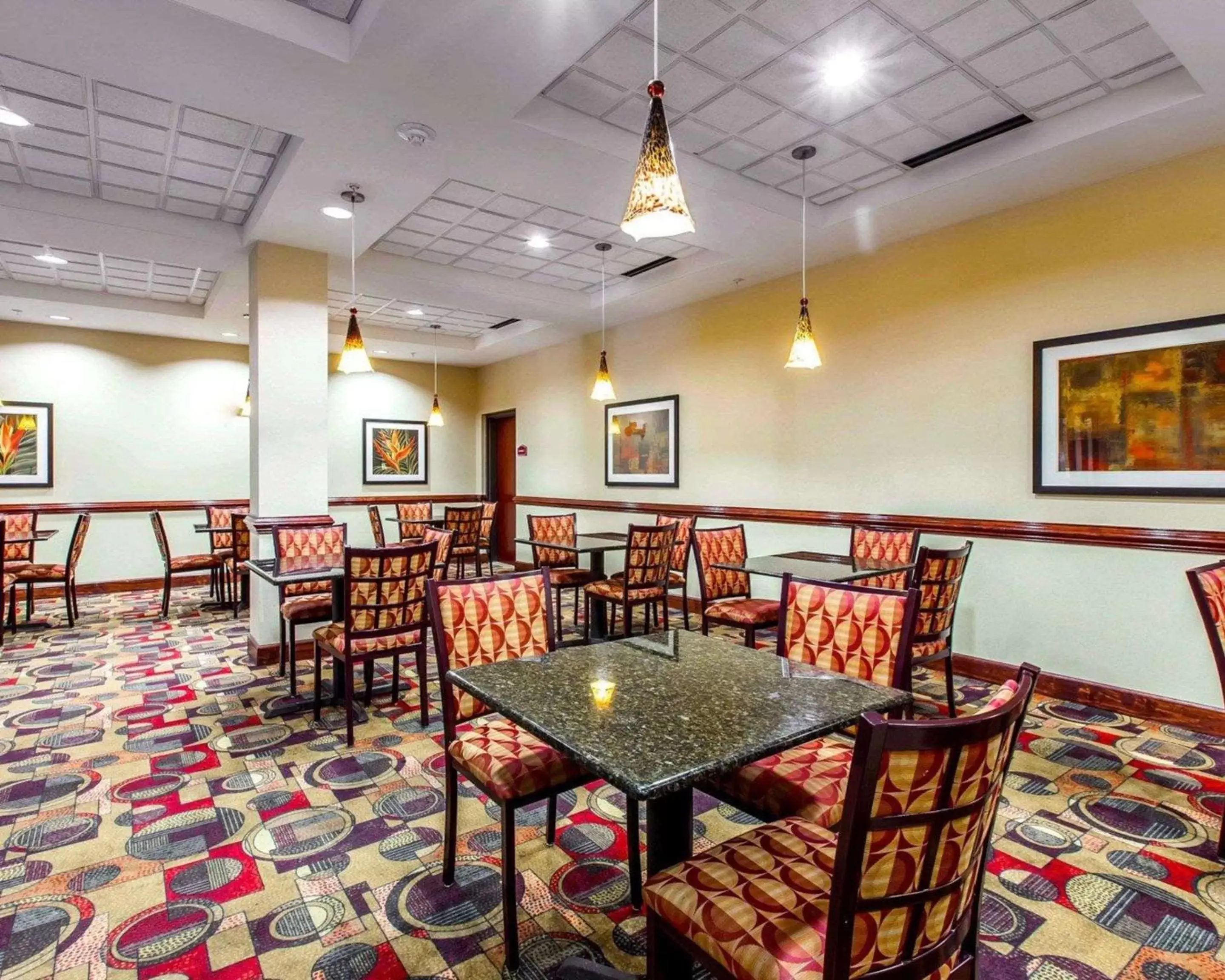 Restaurant/Places to Eat in Comfort Suites Waycross