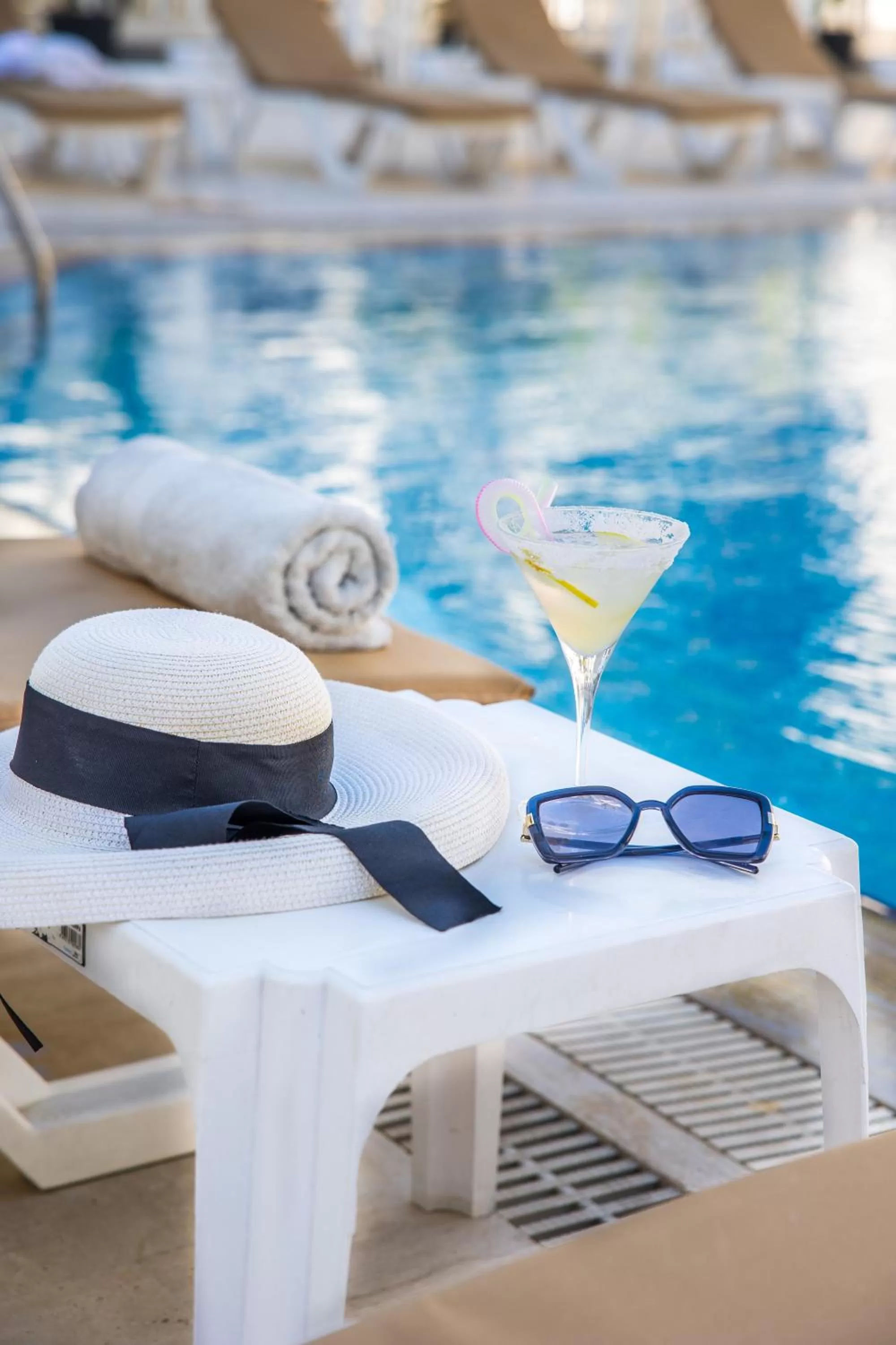 Swimming pool in Niss Lara Hotel