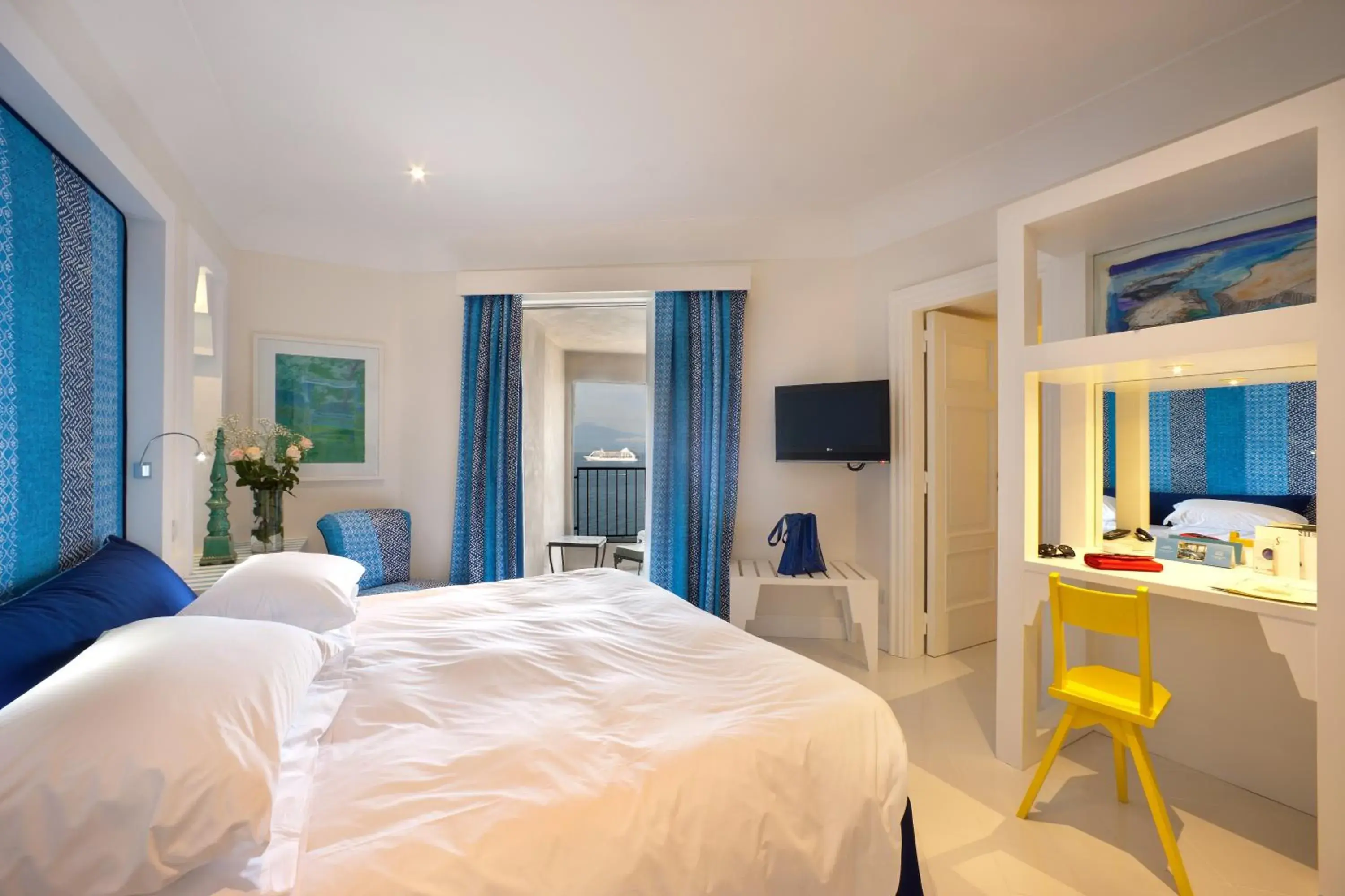 Standard Double Room with Sea View and Balcony in Bellevue Syrene Standard Double Room with Sea View and Balcony in Bellevue Syrene