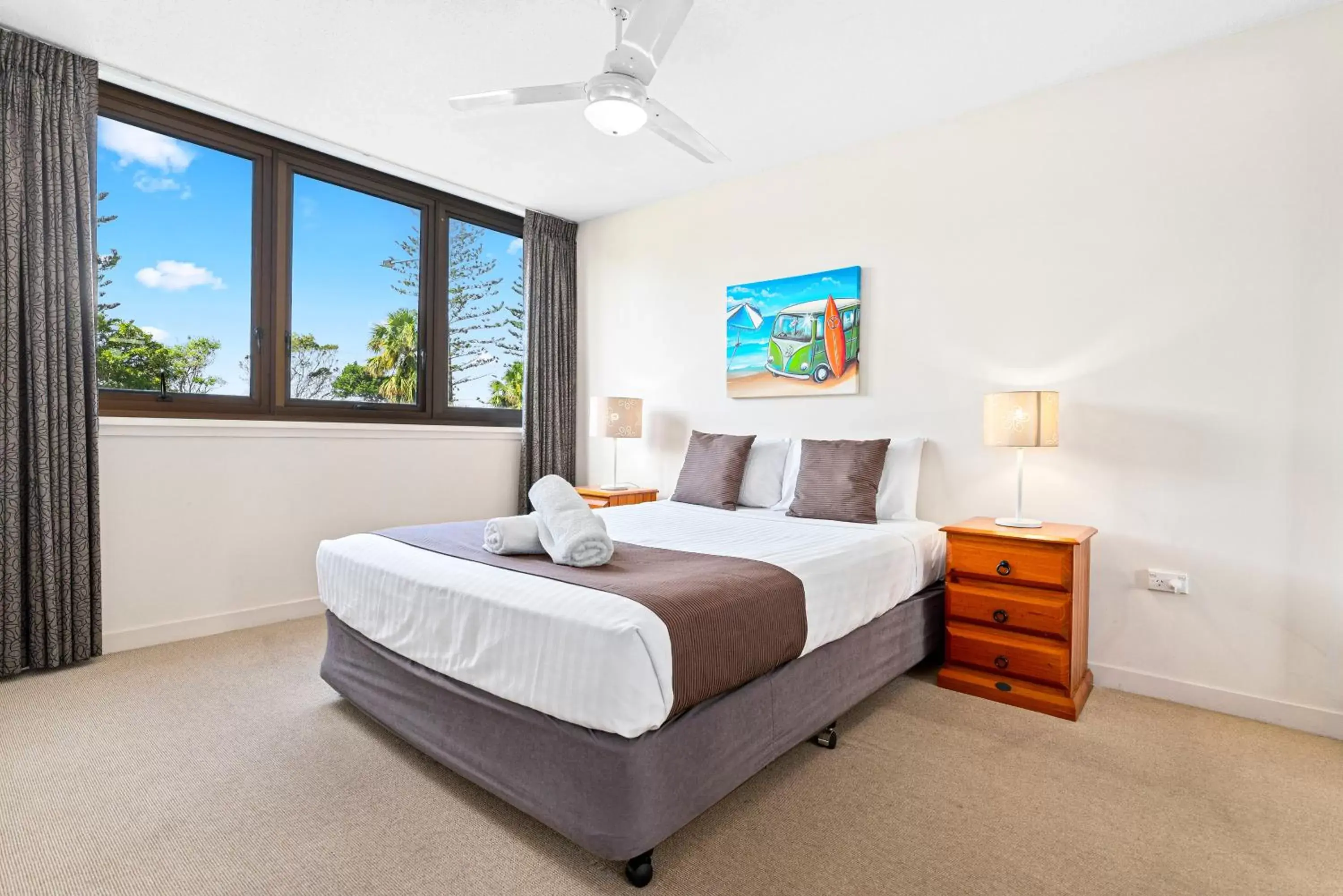 Bedroom, Bed in Windward Apartments