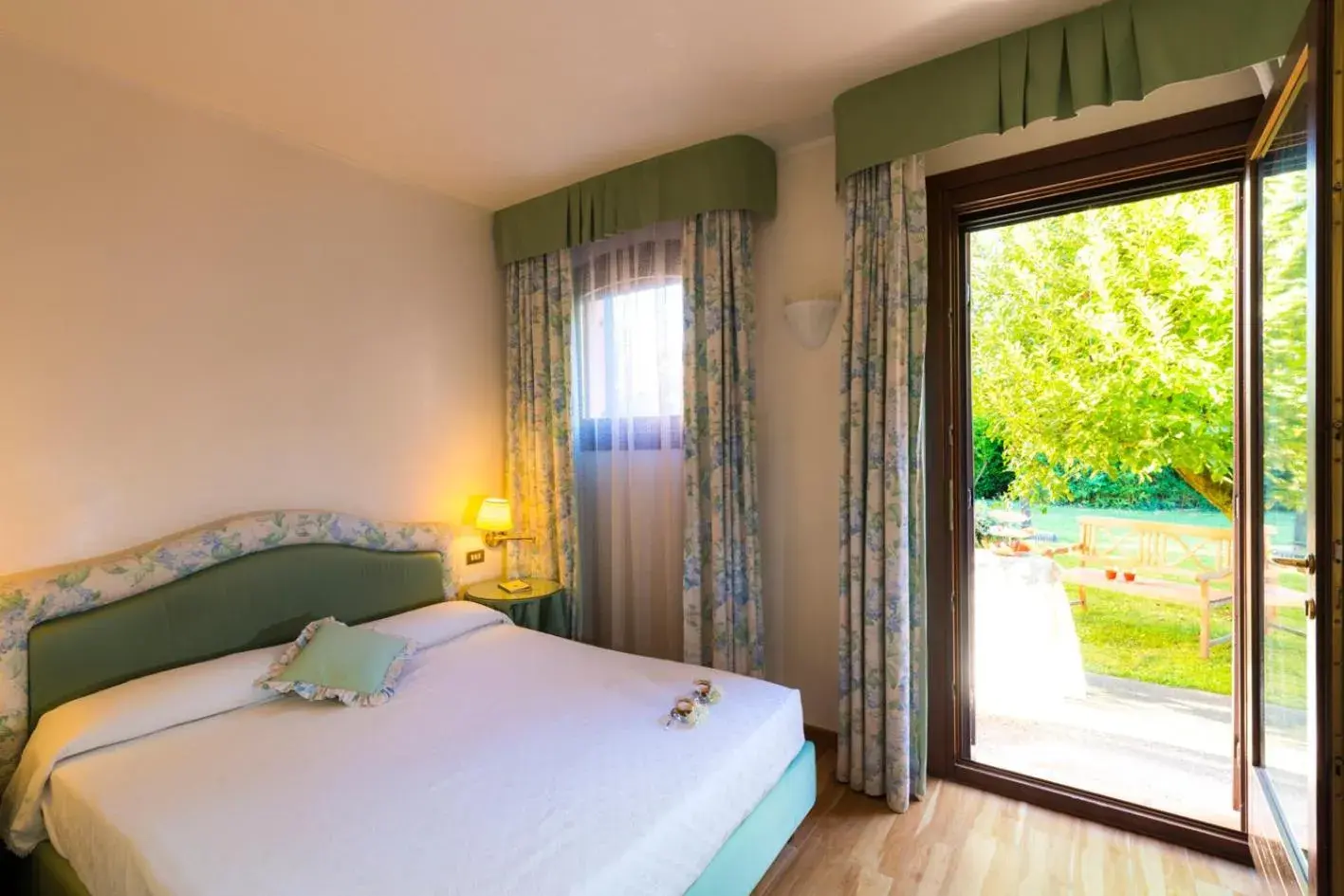 Photo of the whole room, Bed in Relais Leon d'Oro