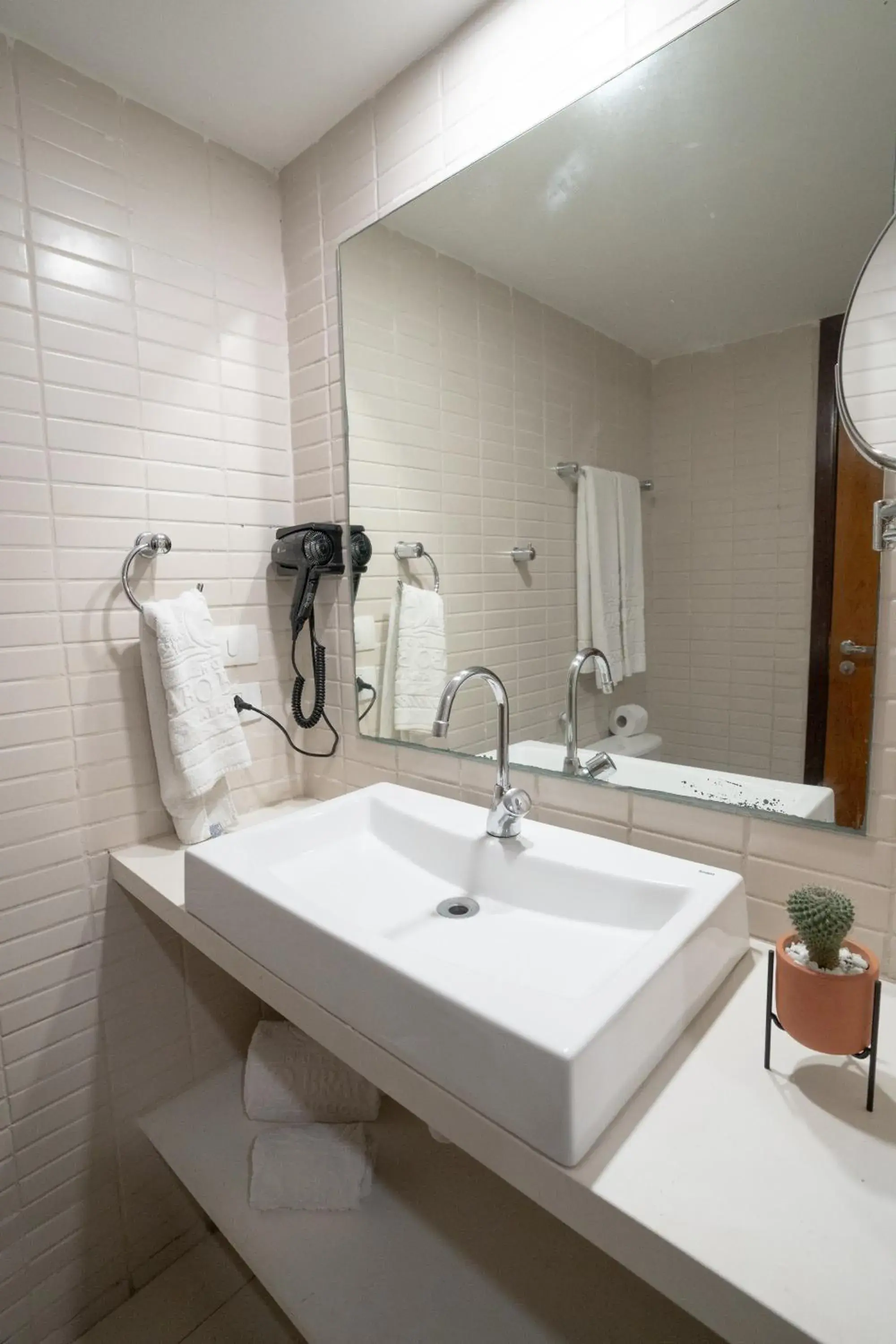 Shower, Bathroom in Hotel Cabo Branco Atlântico