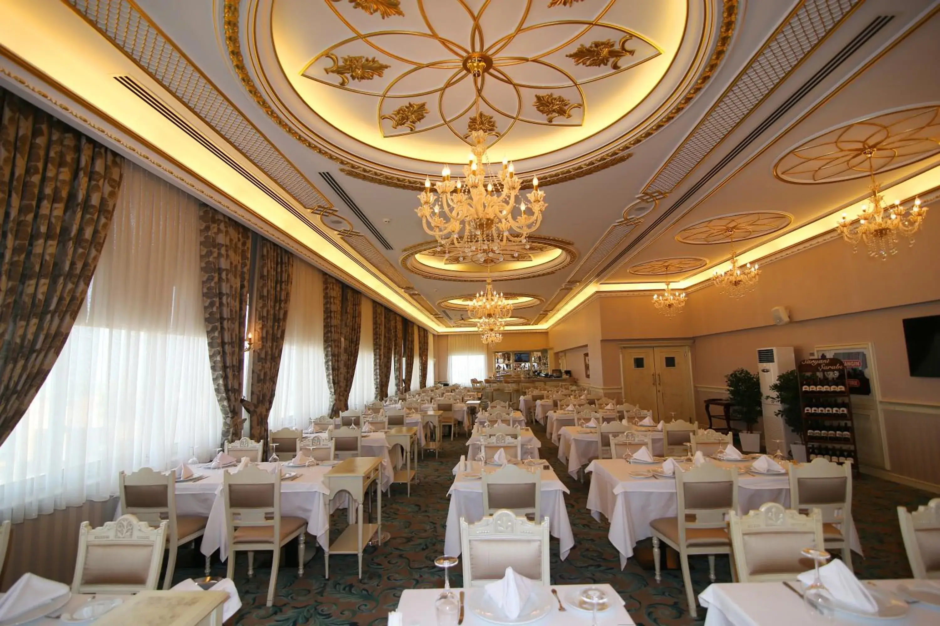 Restaurant/places to eat in Demir Hotel Restaurant/places to eat in Demir Hotel