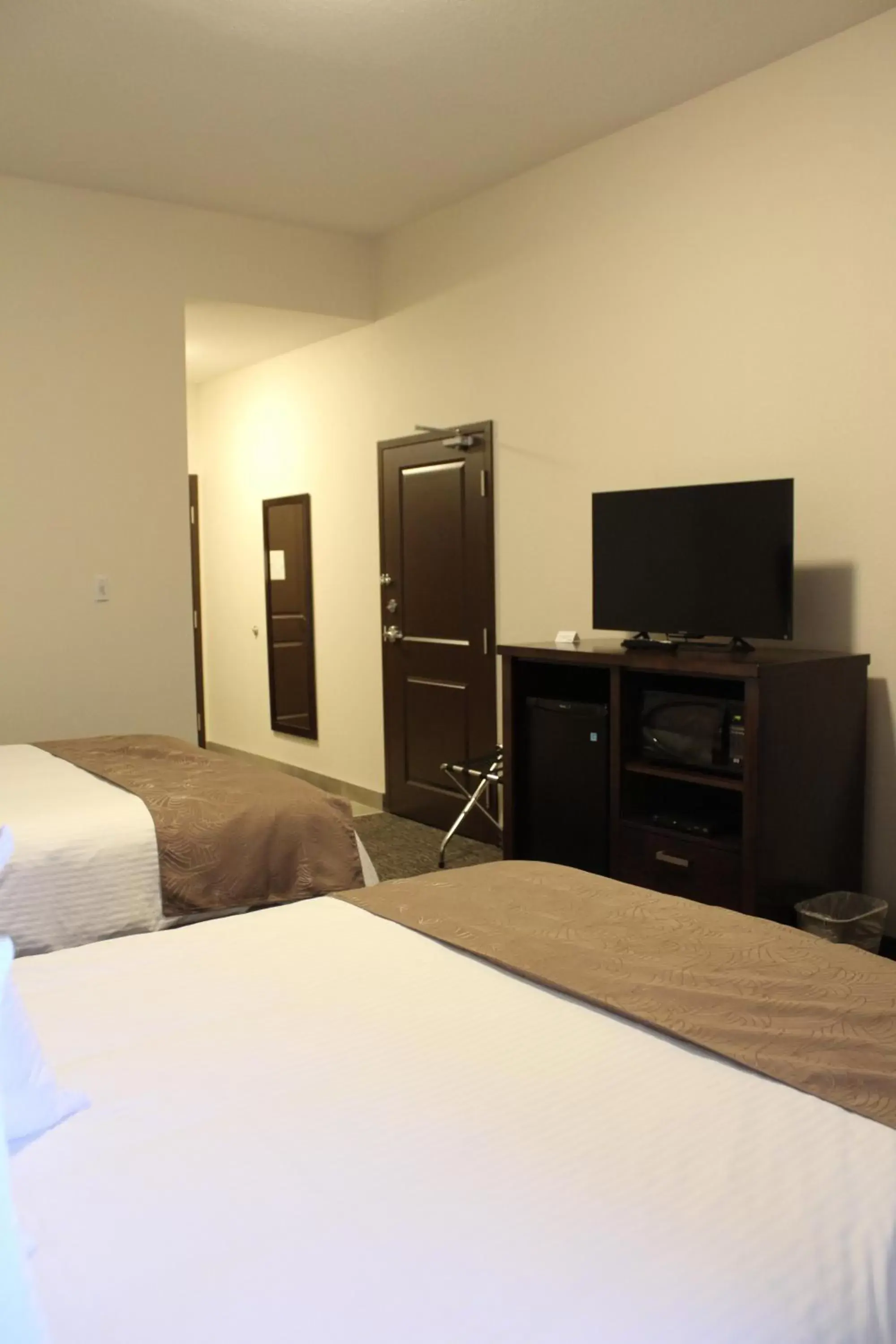 Bed in Prairie Moon Inn & Suites Macklin