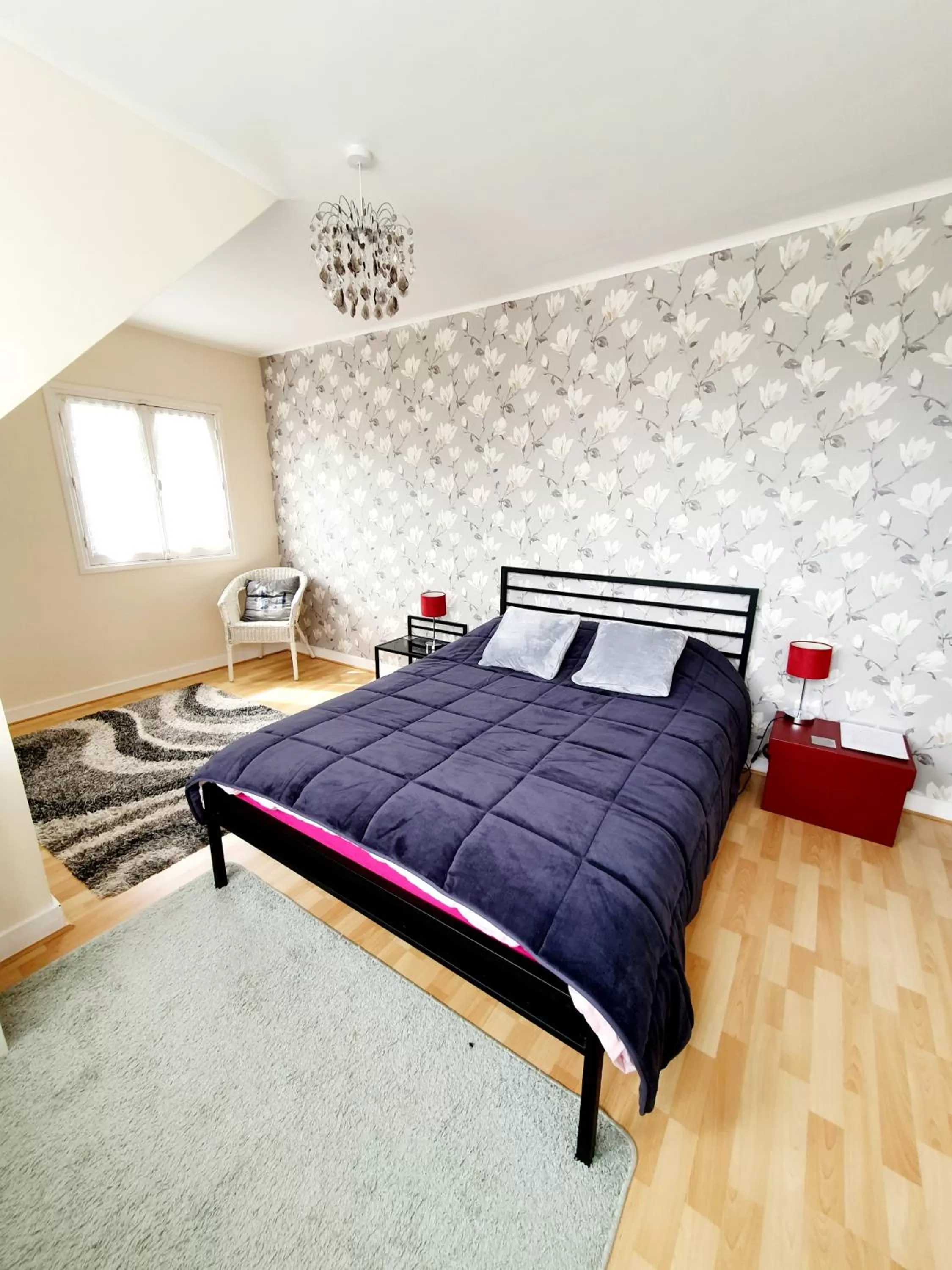 Bedroom, Bed in Chambres Dhôtes Numéro 1