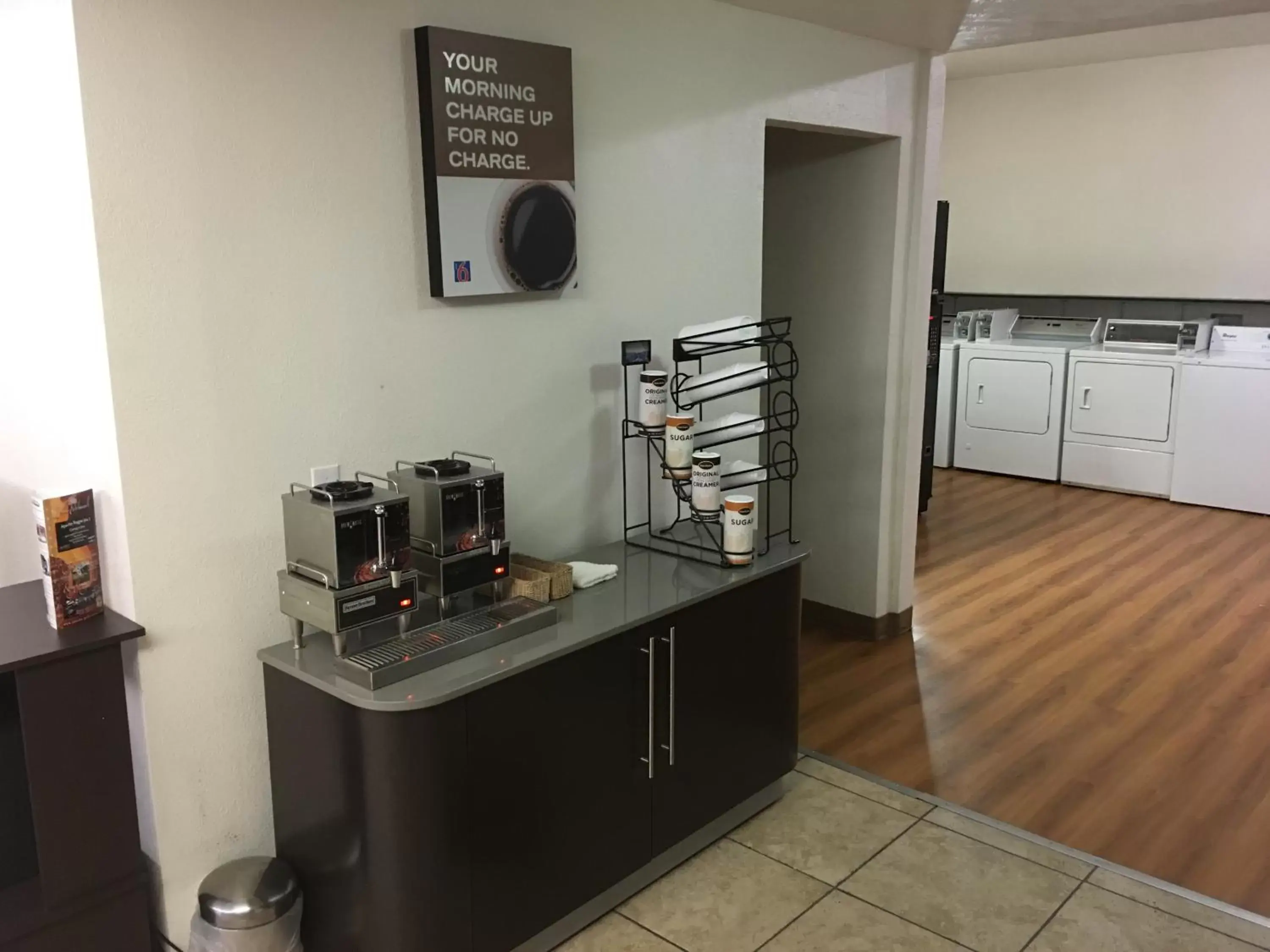 Coffee/tea facilities, Kitchen/Kitchenette in Motel 6-Globe, AZ