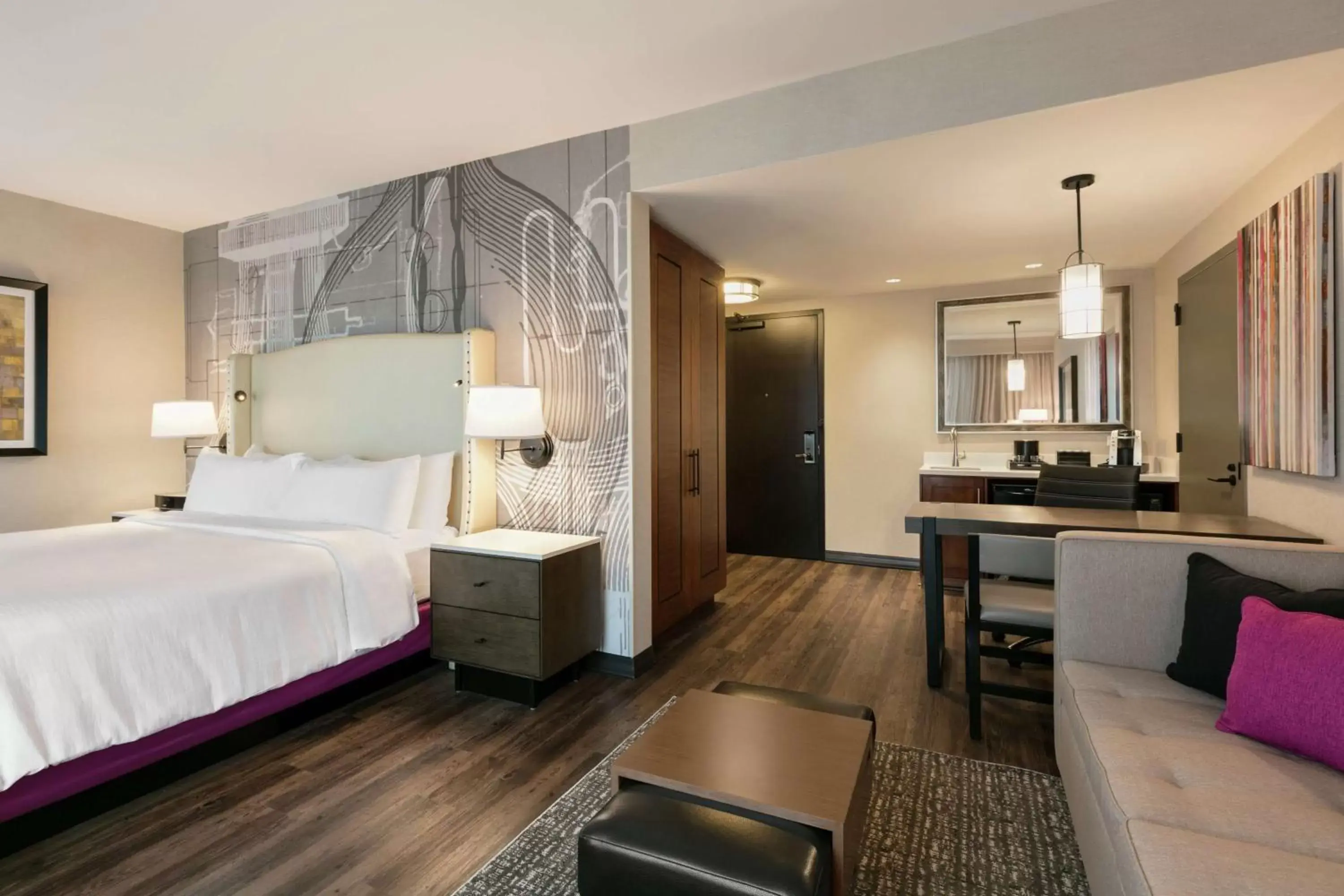 Bedroom in Embassy Suites By Hilton Berkeley Heights