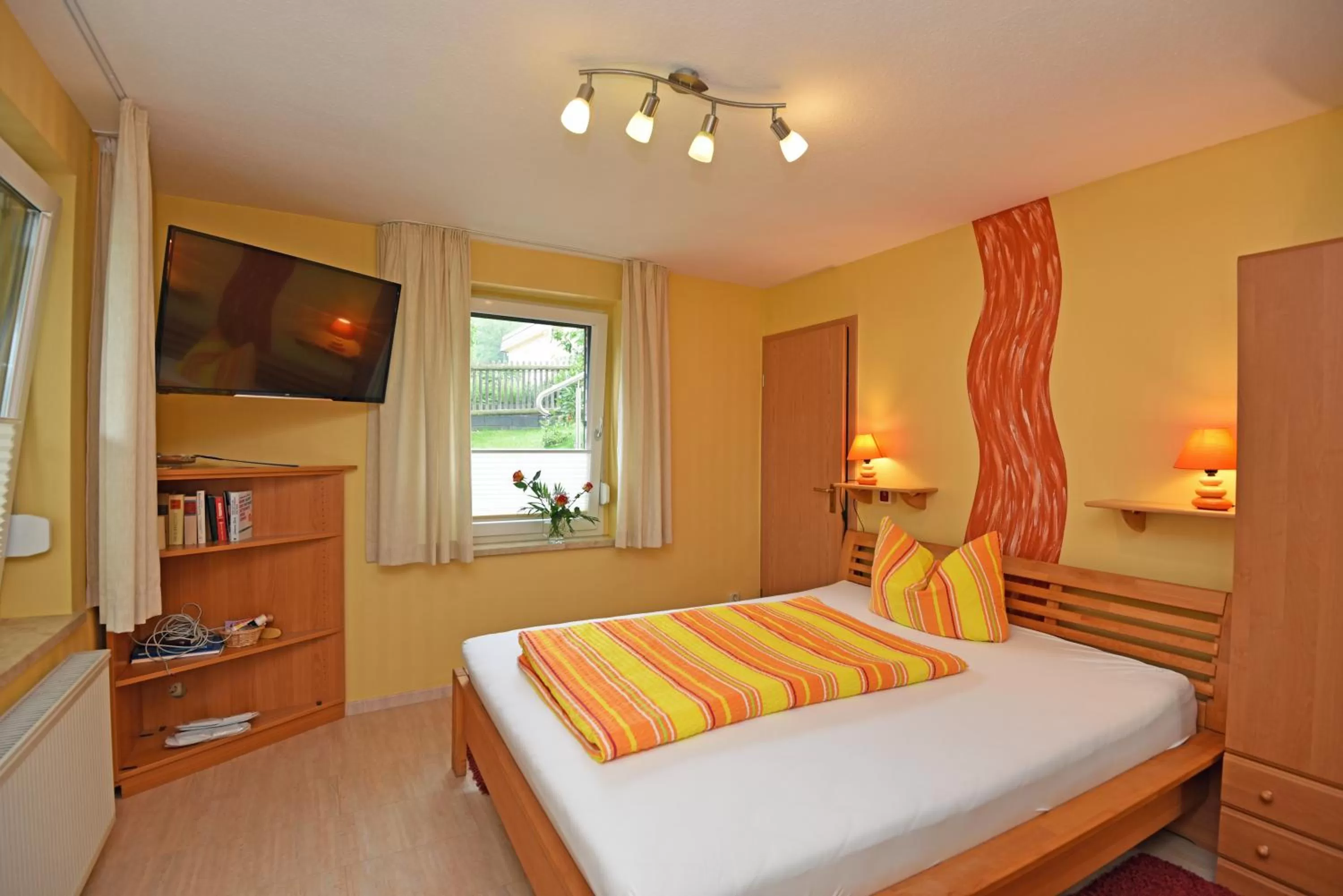 Photo of the whole room, Bed in Hotel Haus Orchideental Jena