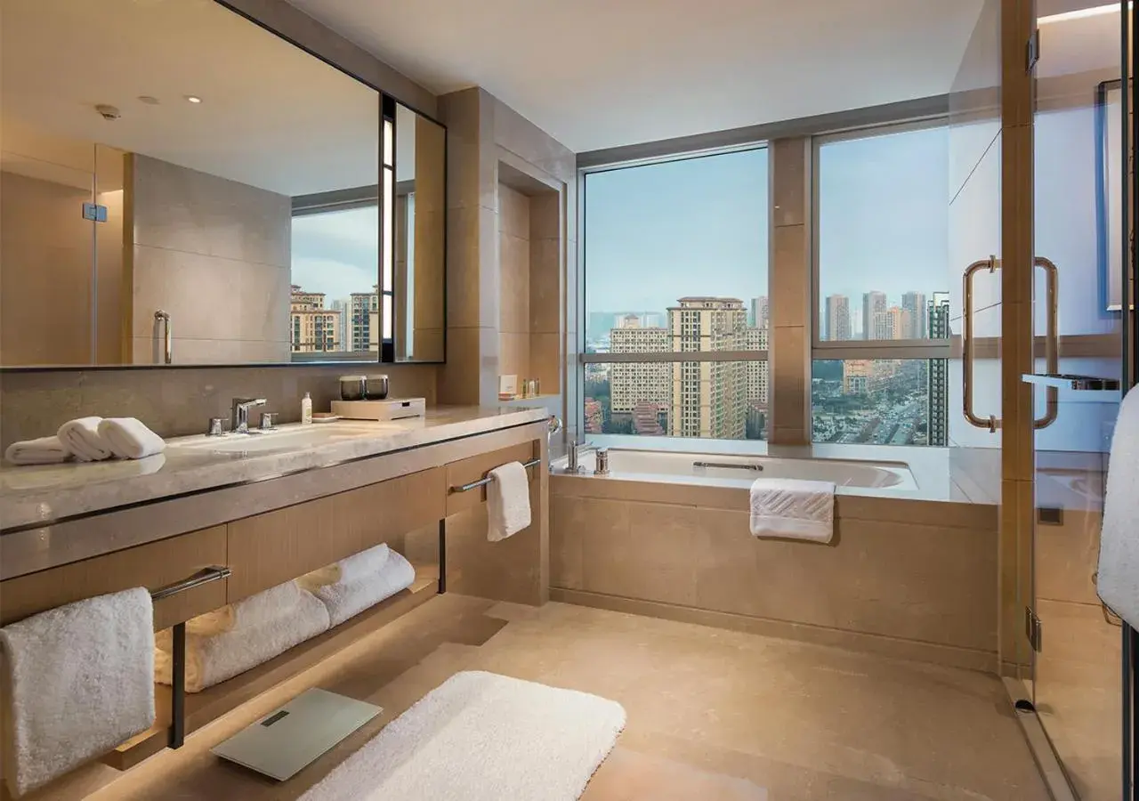 Bathroom in DoubleTree by Hilton Chengdu Longquanyi