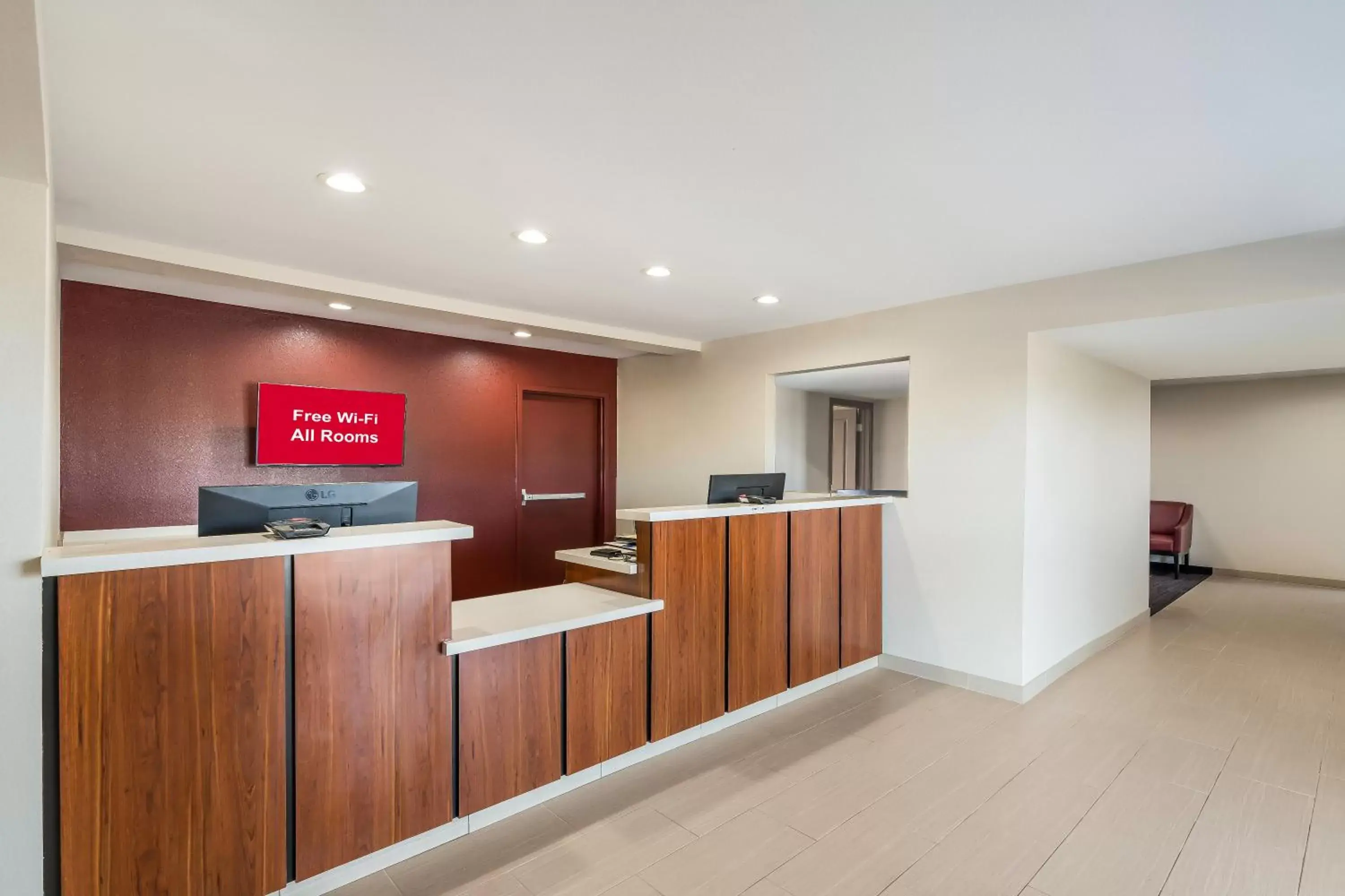 Lobby or reception, Lobby/Reception in Red Roof Inn & Suites Wildwood, FL