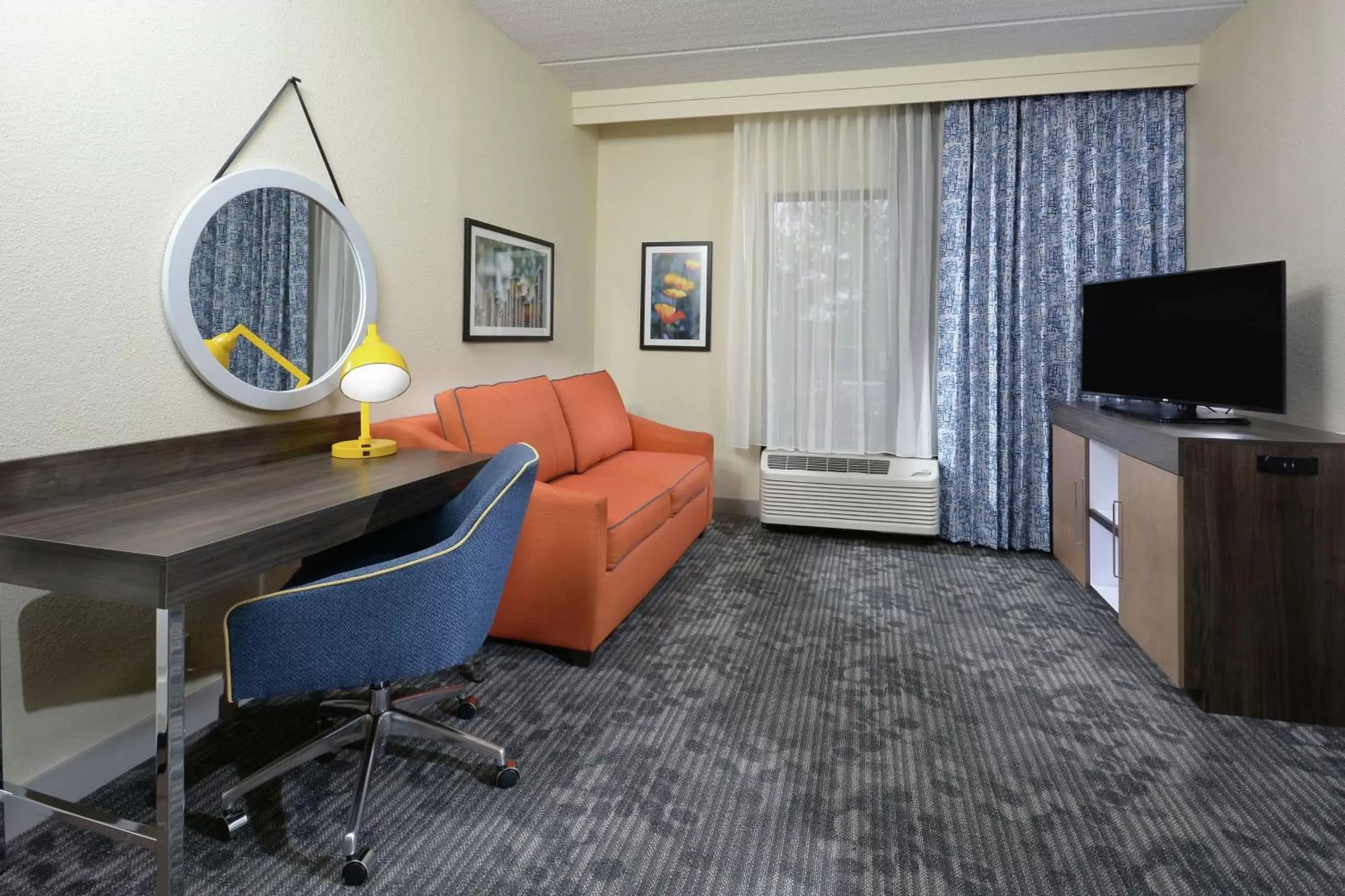 Bedroom, Seating Area in Hampton Inn & Suites Greenville/Spartanburg I-85