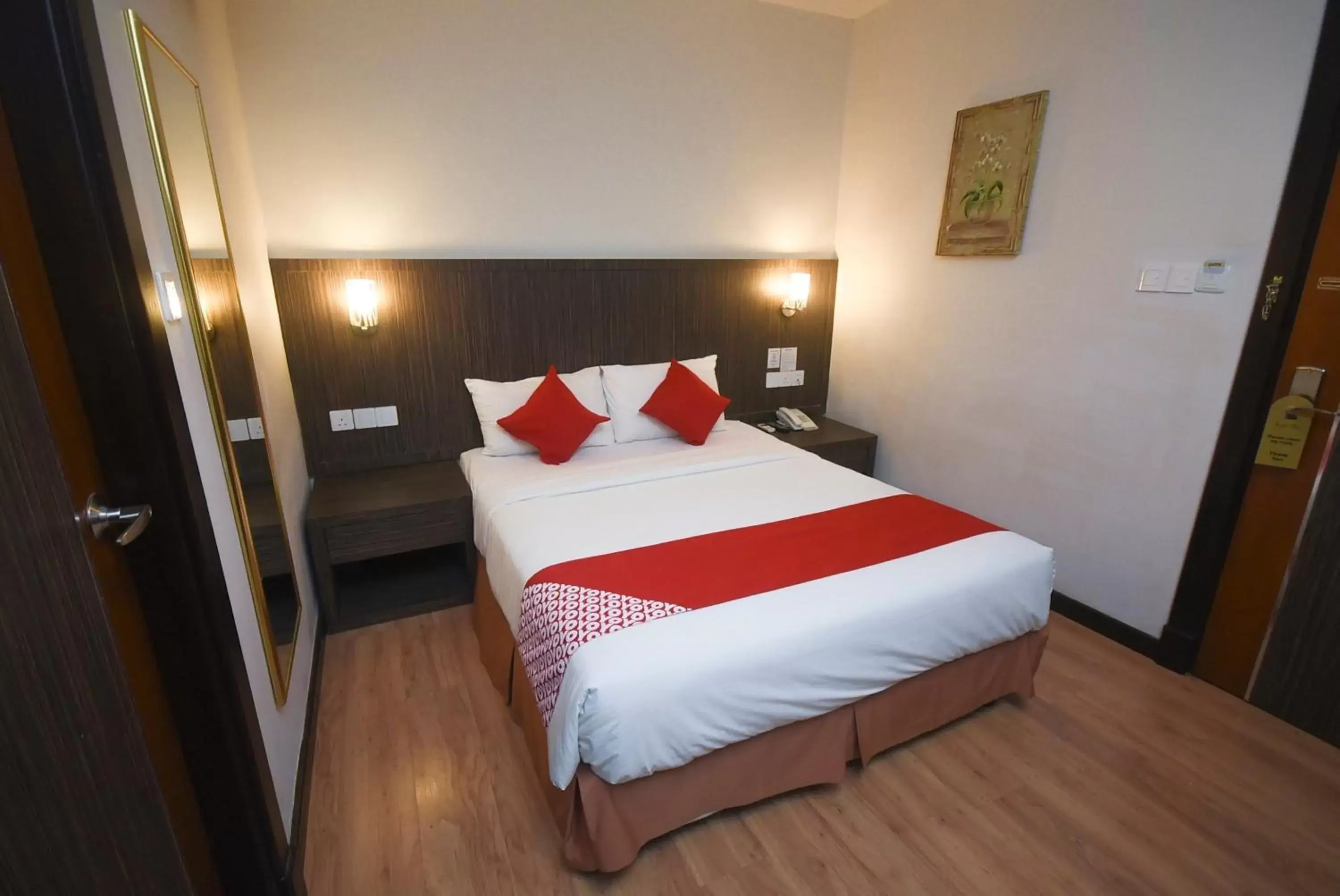 Bedroom, Bed in Super OYO 985 Hotel Nur