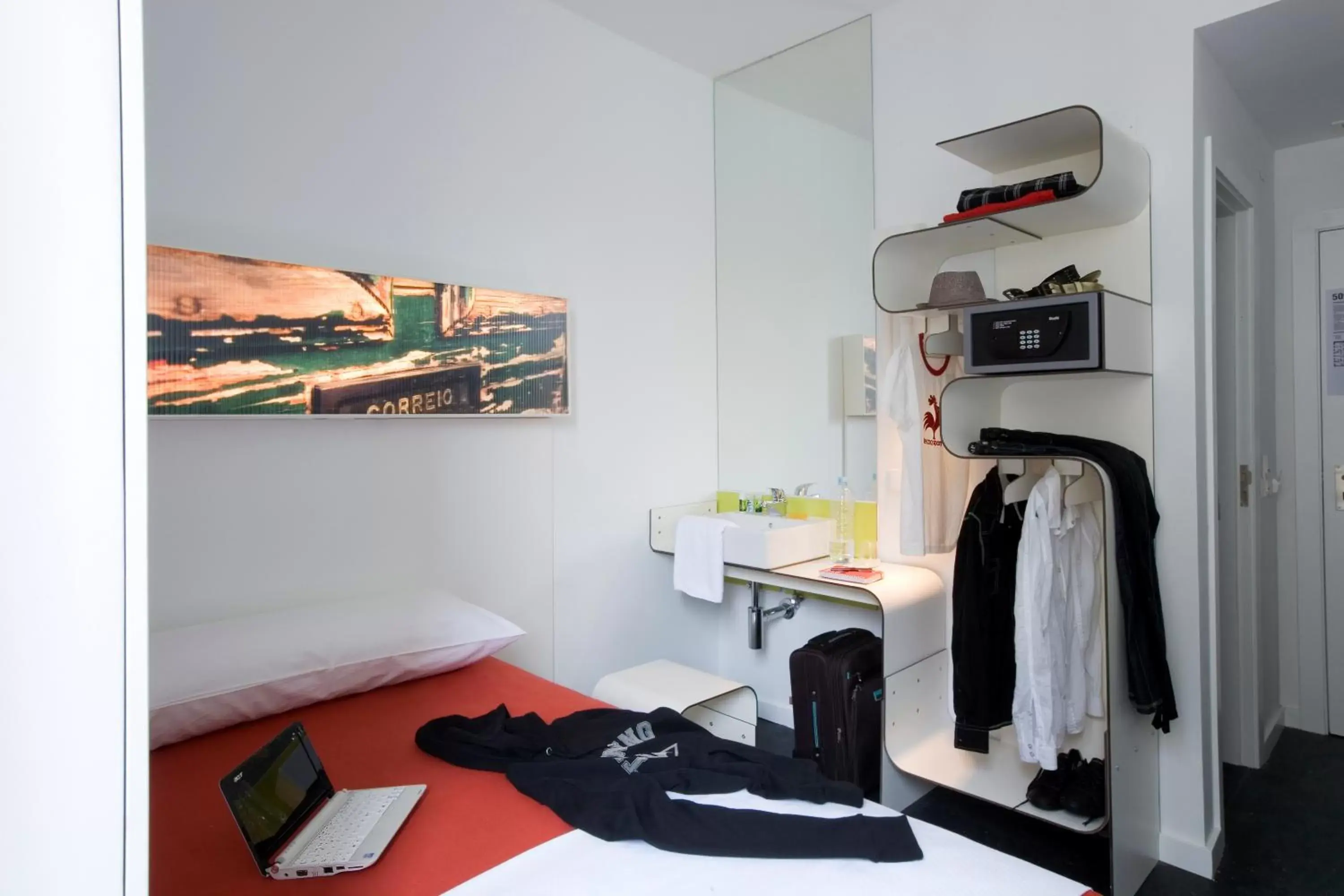 Bedroom, TV/Entertainment Center in Hotel Gat Rossio