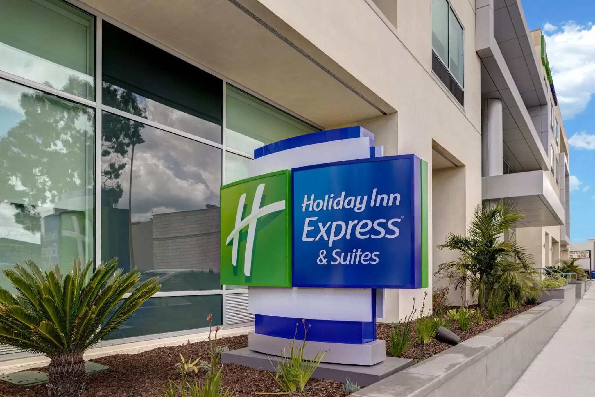 Property building in Holiday Inn Express & Suites - Glendale Downtown