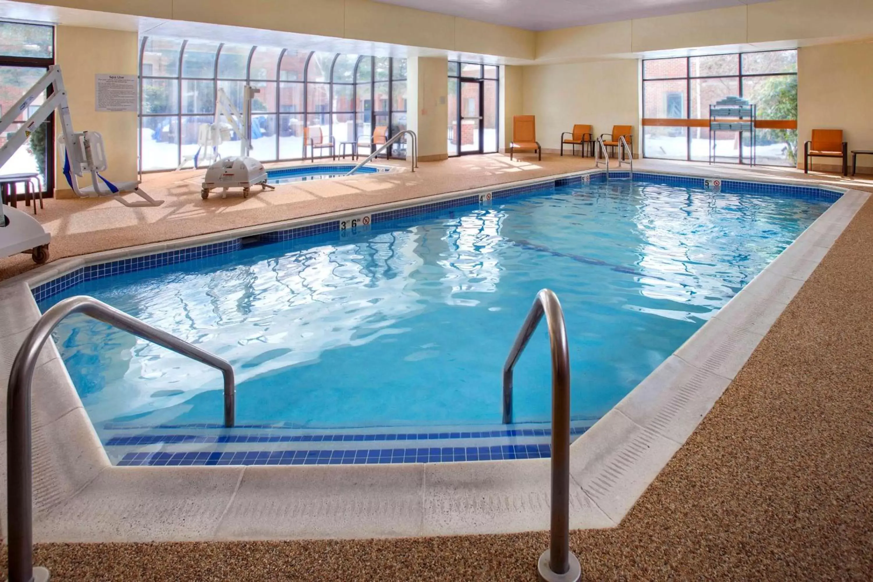 Pool view, Swimming Pool in Sonesta Select Boston Milford