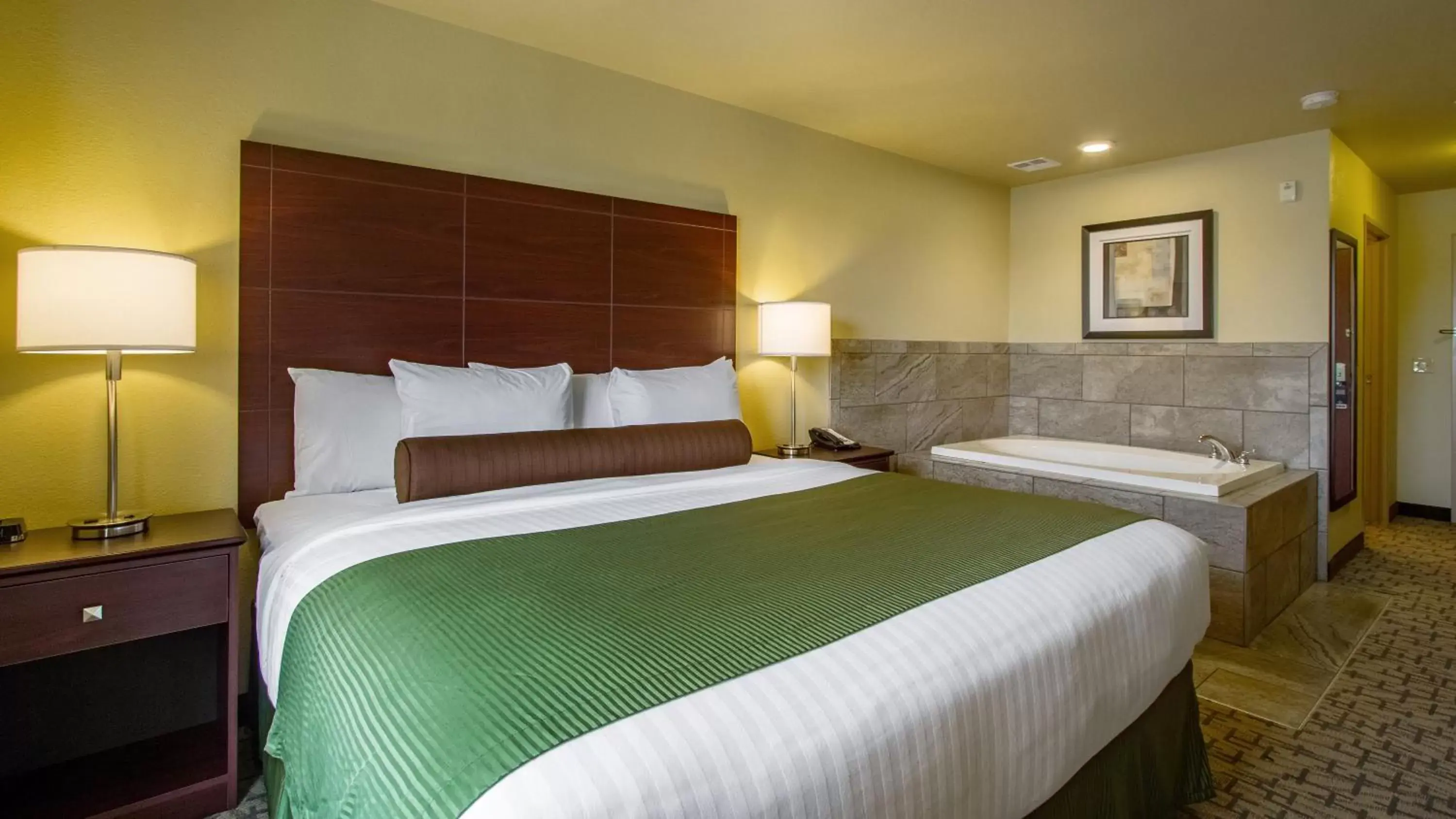Bed in Cobblestone Hotel & Suites - Orrville Bed in Cobblestone Hotel & Suites - Orrville