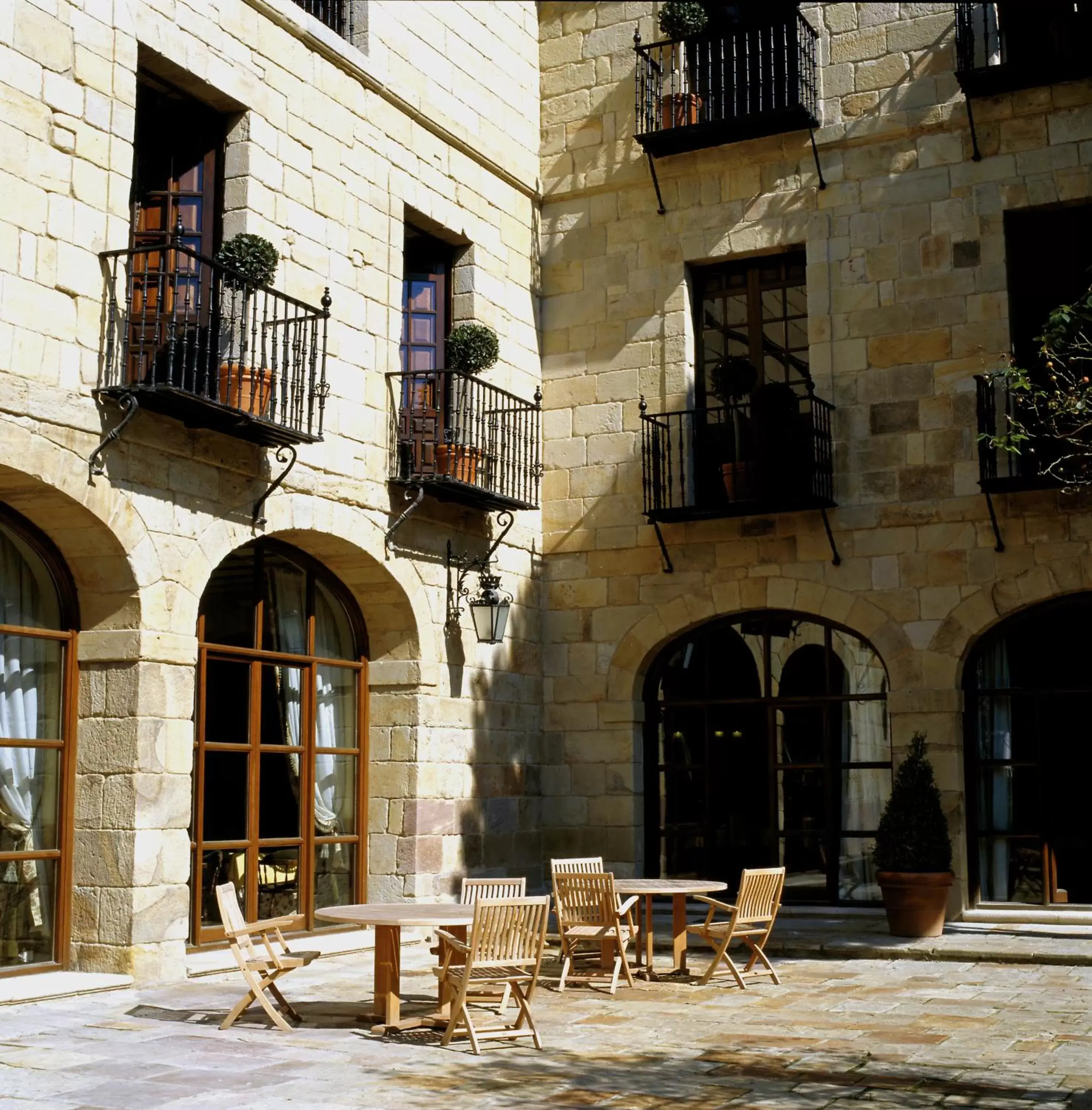 Facade/entrance in Parador de Santillana Gil Blas