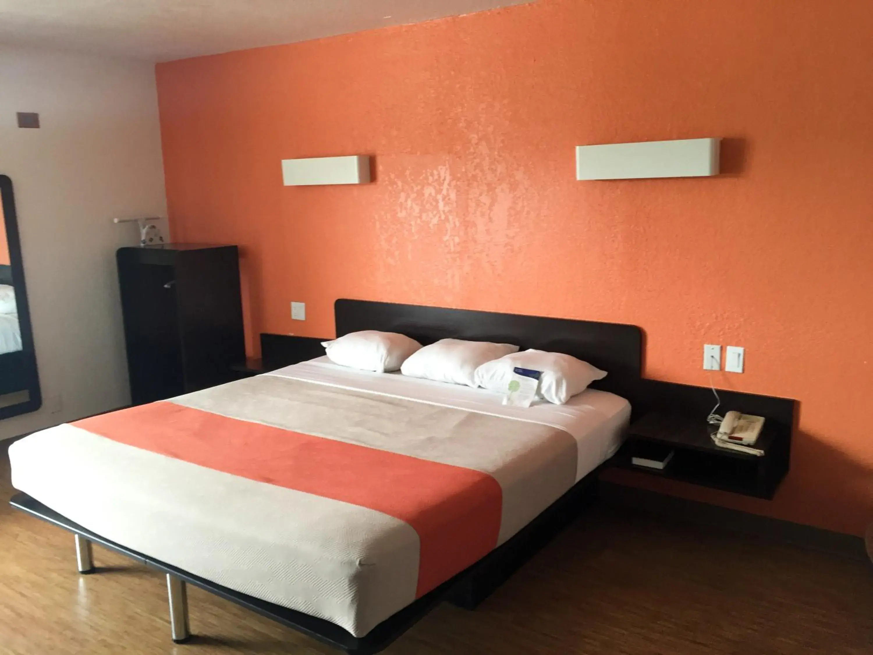 Bedroom, Bed in Motel 6-Uvalde, TX