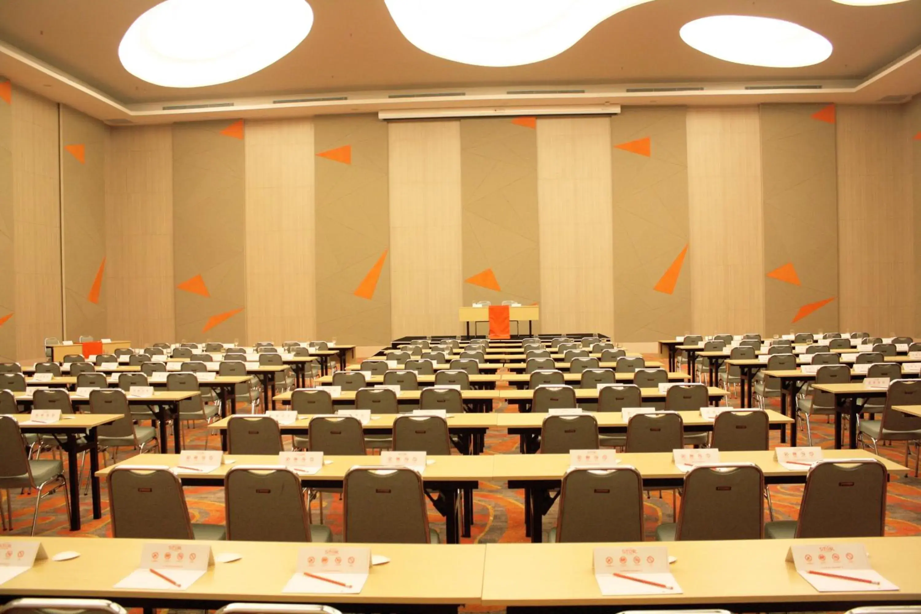 Business facilities in Harris Hotel And Conventions Ciumbuleuit - Bandung