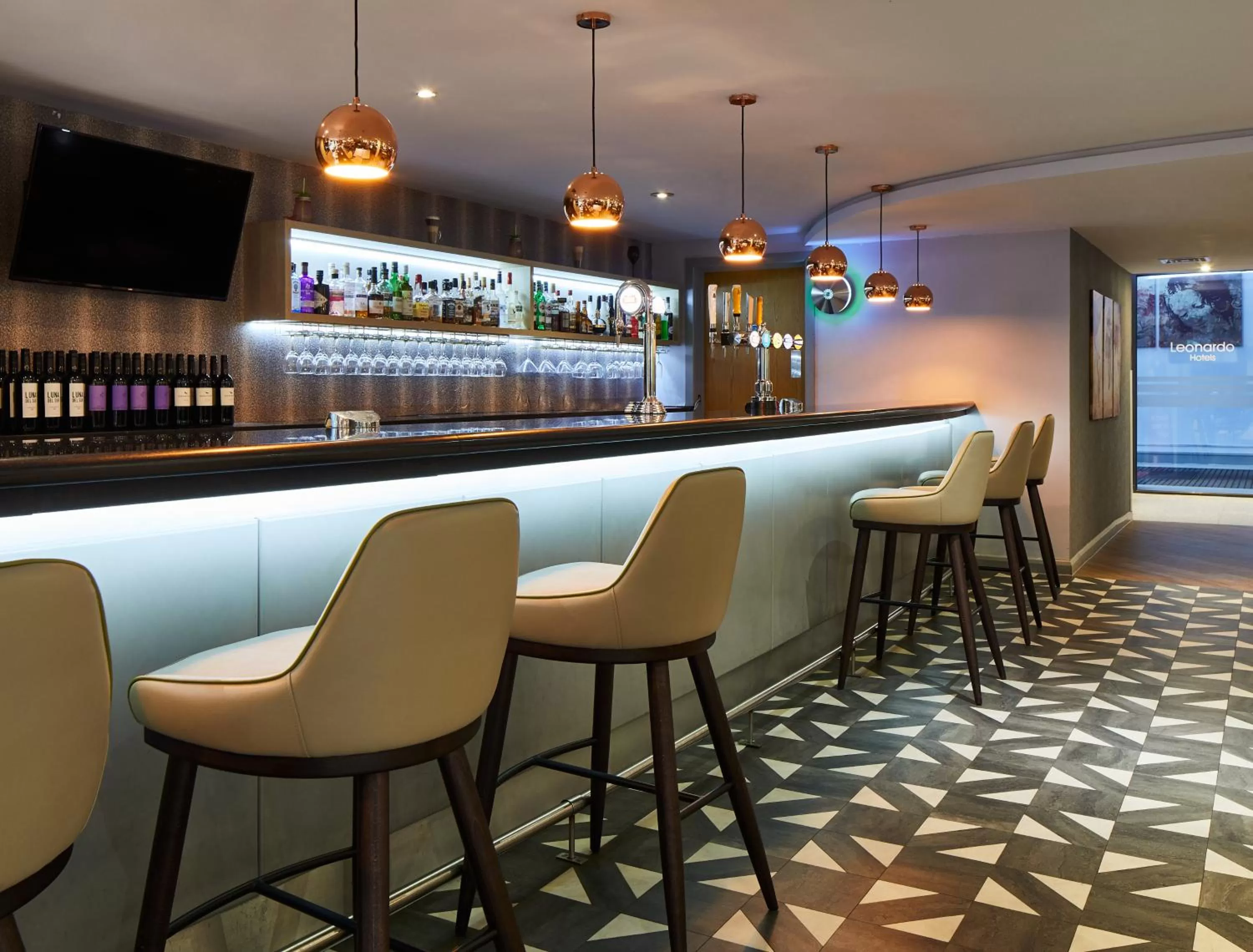 Lounge or bar in Leonardo London Heathrow Airport
