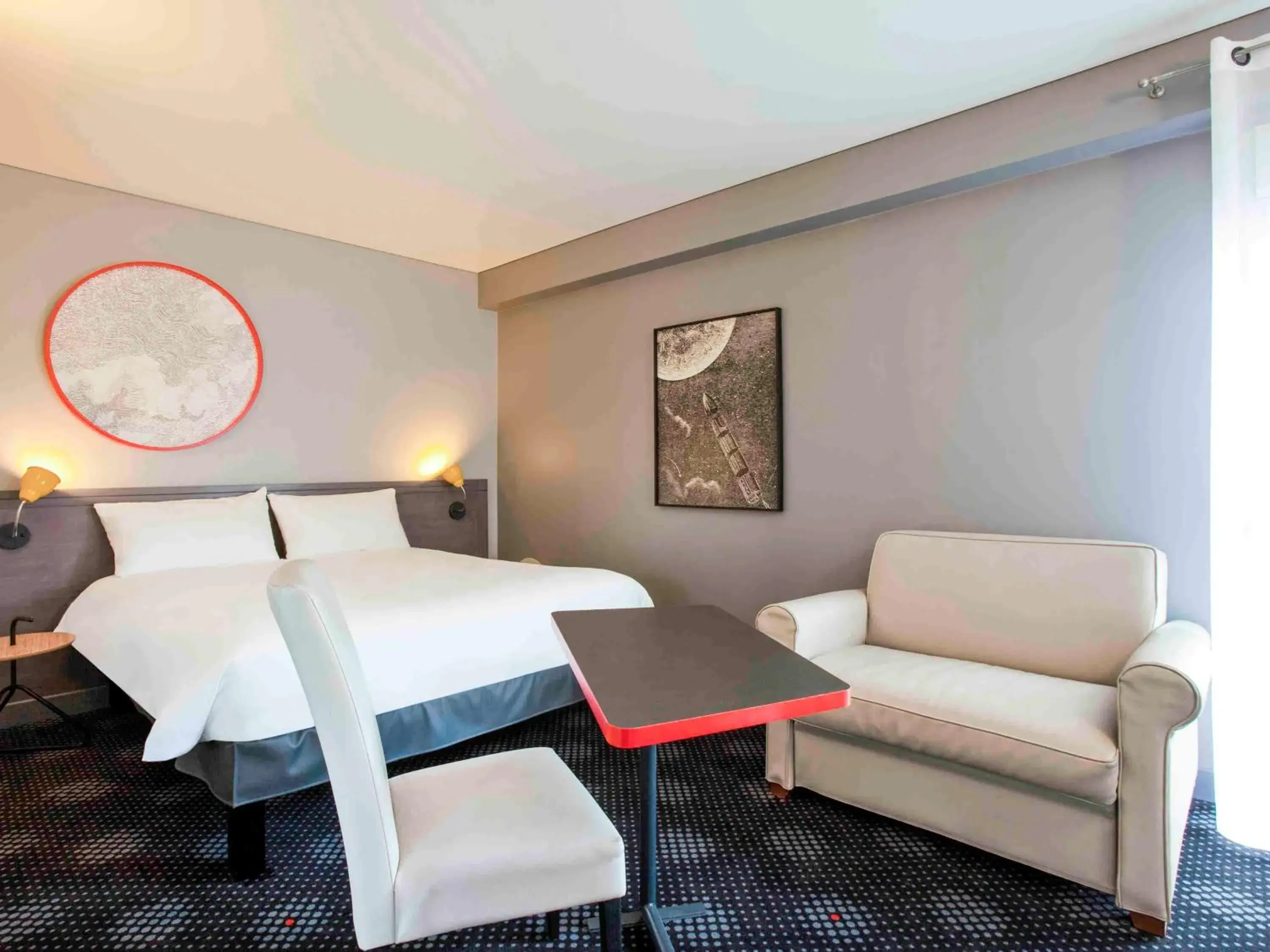 Photo of the whole room in ibis Styles Paris Mairie de Montreuil