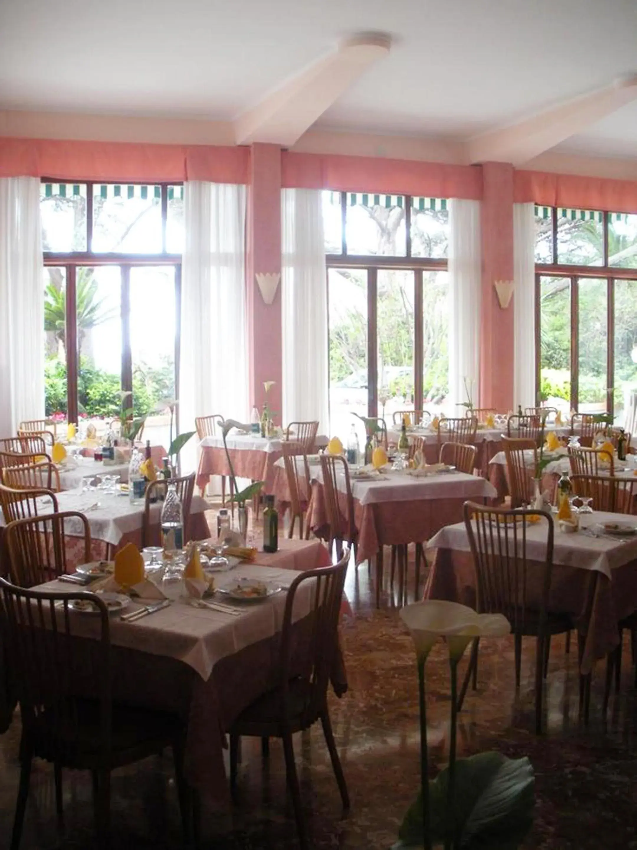 Lounge or bar, Restaurant/Places to Eat in Hotel Esperia