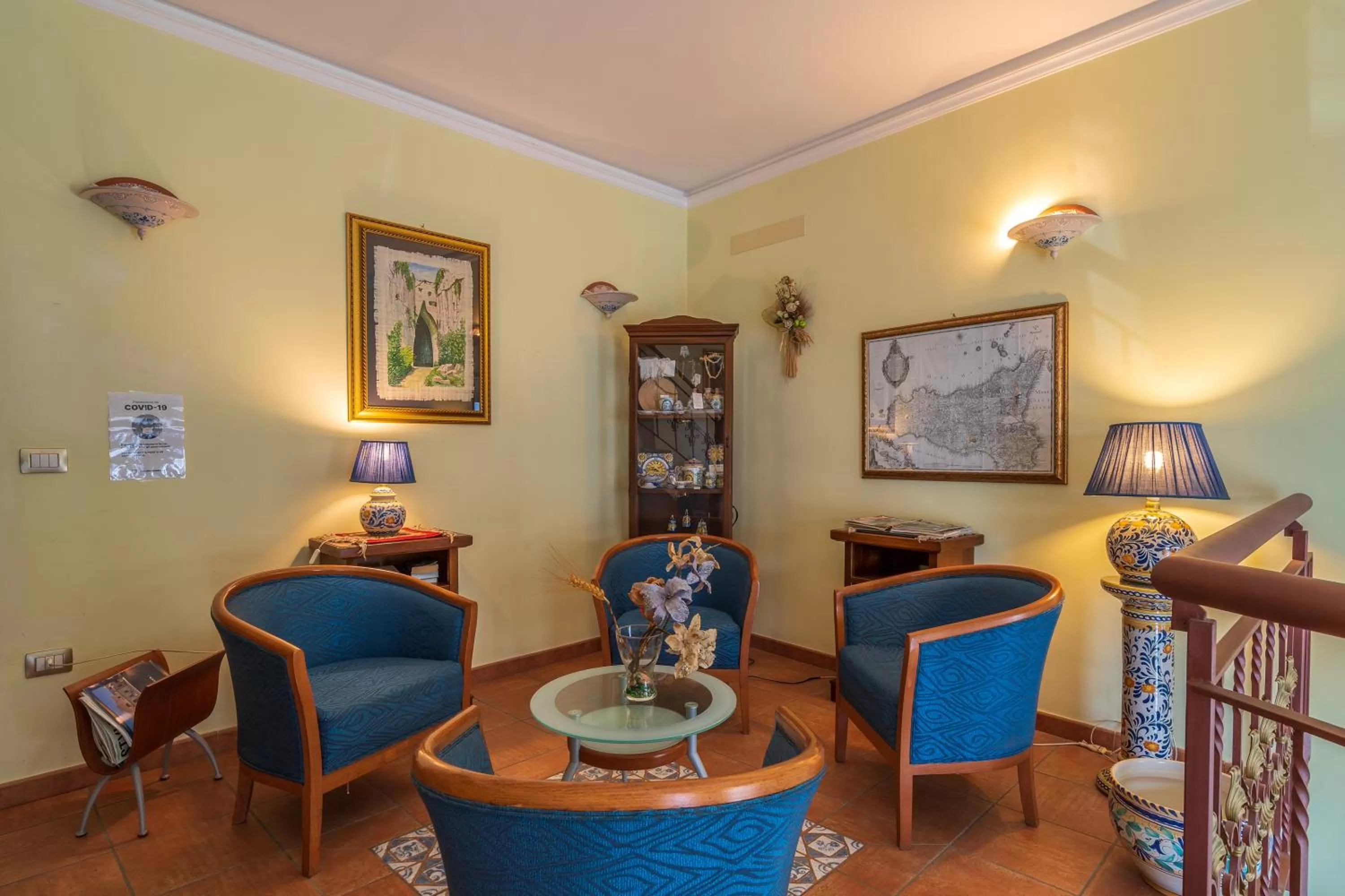 Seating area in Hotel Mediterraneo