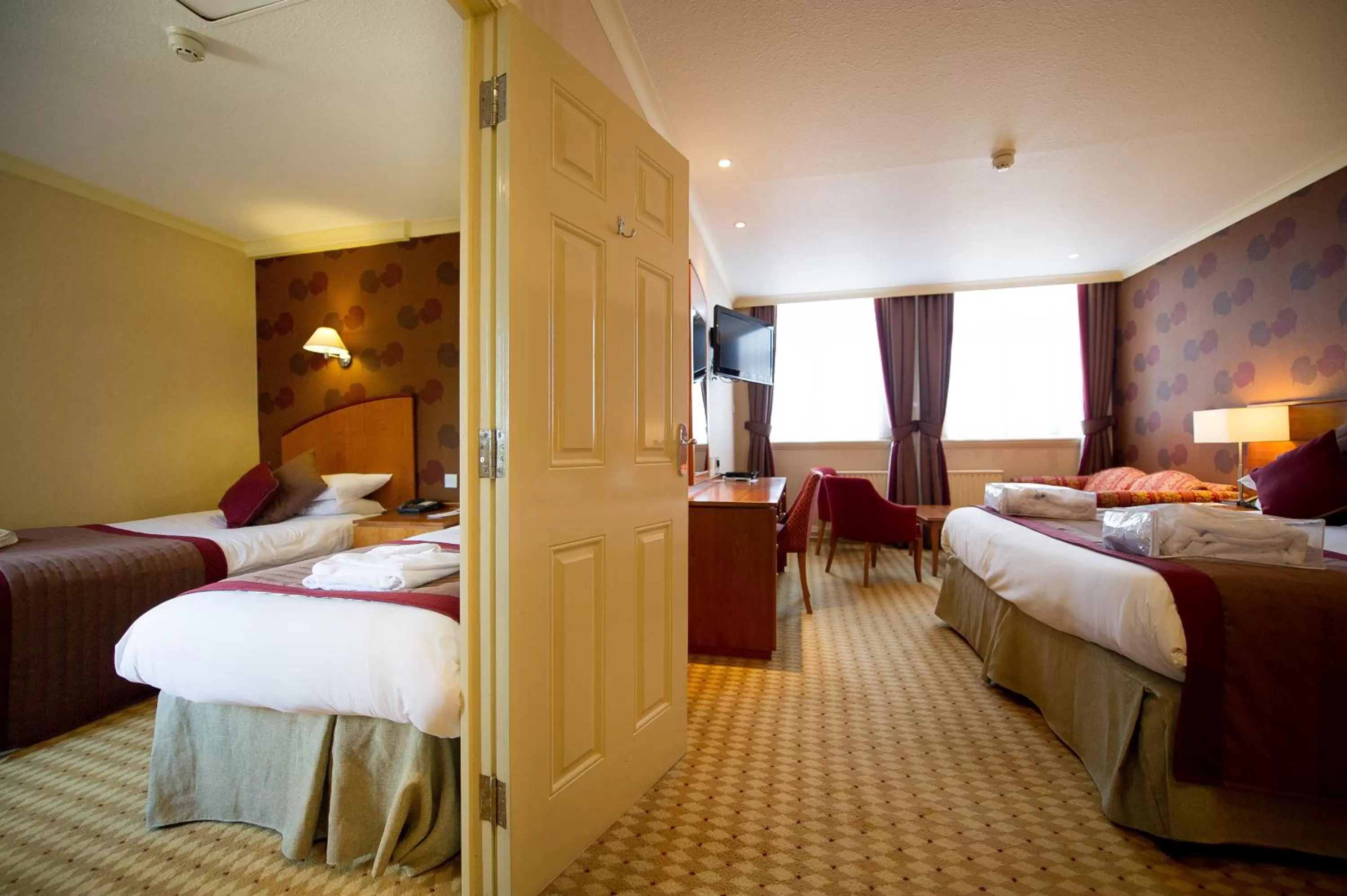 Shower, Bed in Crown & Mitre Hotel