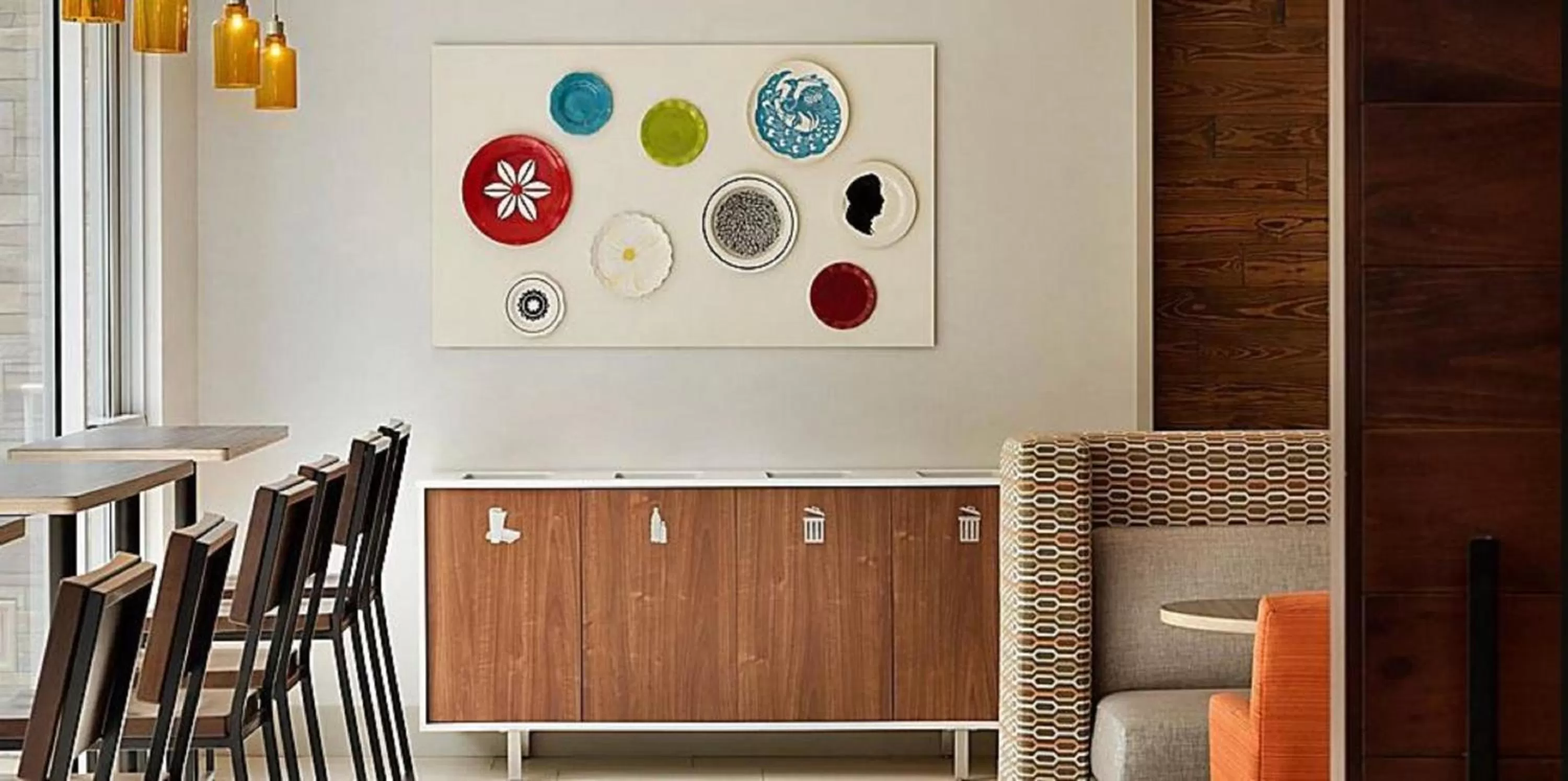 Communal kitchen in Holiday Inn Express & Suites - Savannah W - Chatham Parkway by IHG