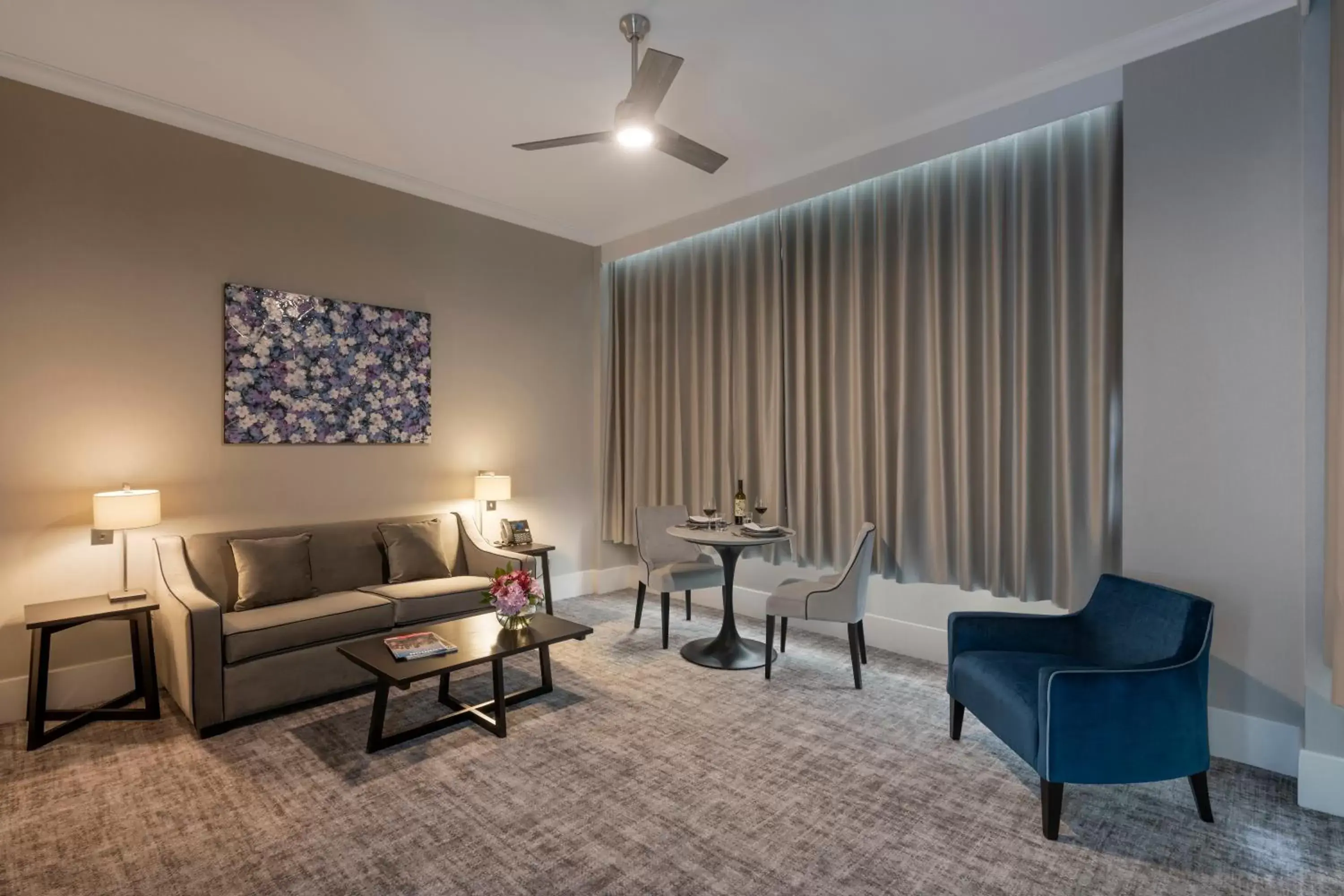 Living room, Seating Area in Tower Residences by Blue Orchid