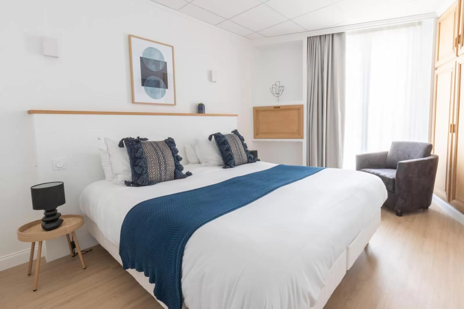 Bedroom, Bed in Hôtel Porte Mars - Reims Gare Centre Arena