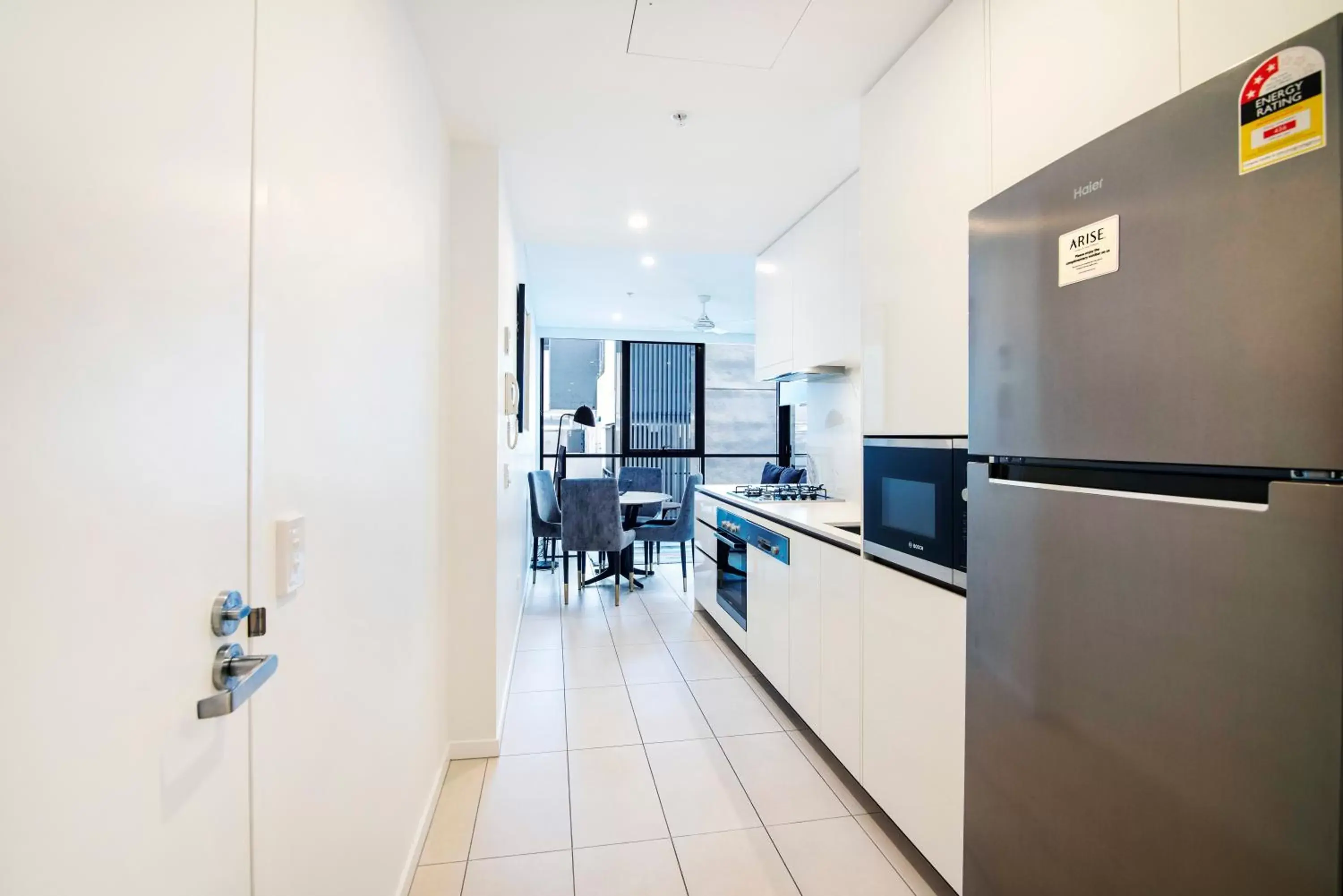 Kitchen or kitchenette, Kitchen/Kitchenette in Hope Street Apartments by CLLIX