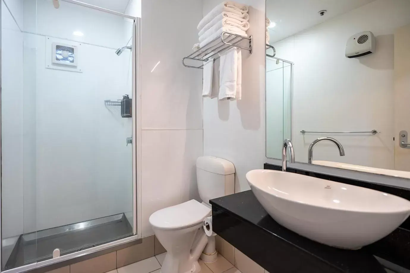 Bathroom in Mercure Wellington Central City Hotel and Apartments