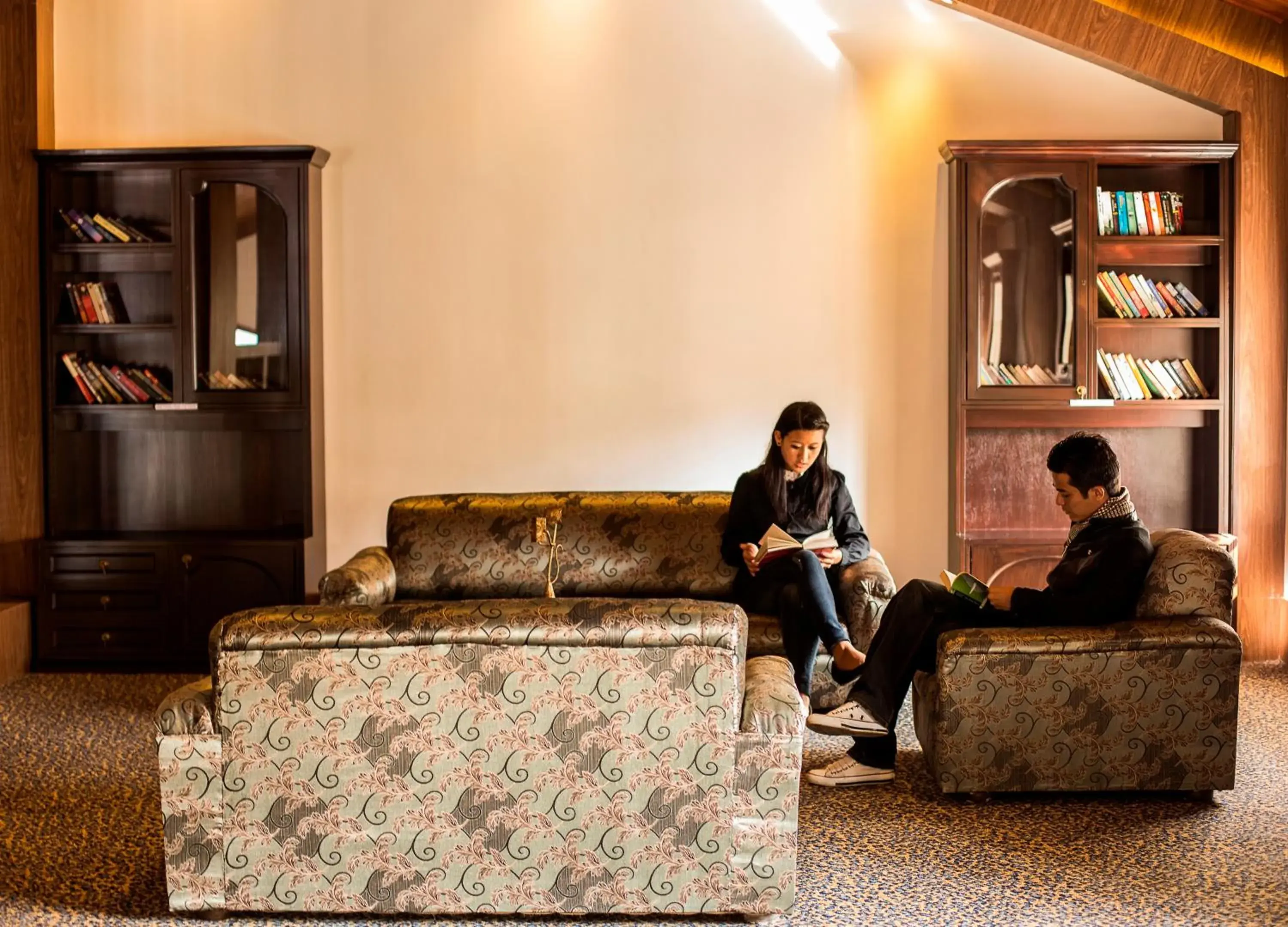 Library in Hotel Sinclairs Retreat Kalimpong