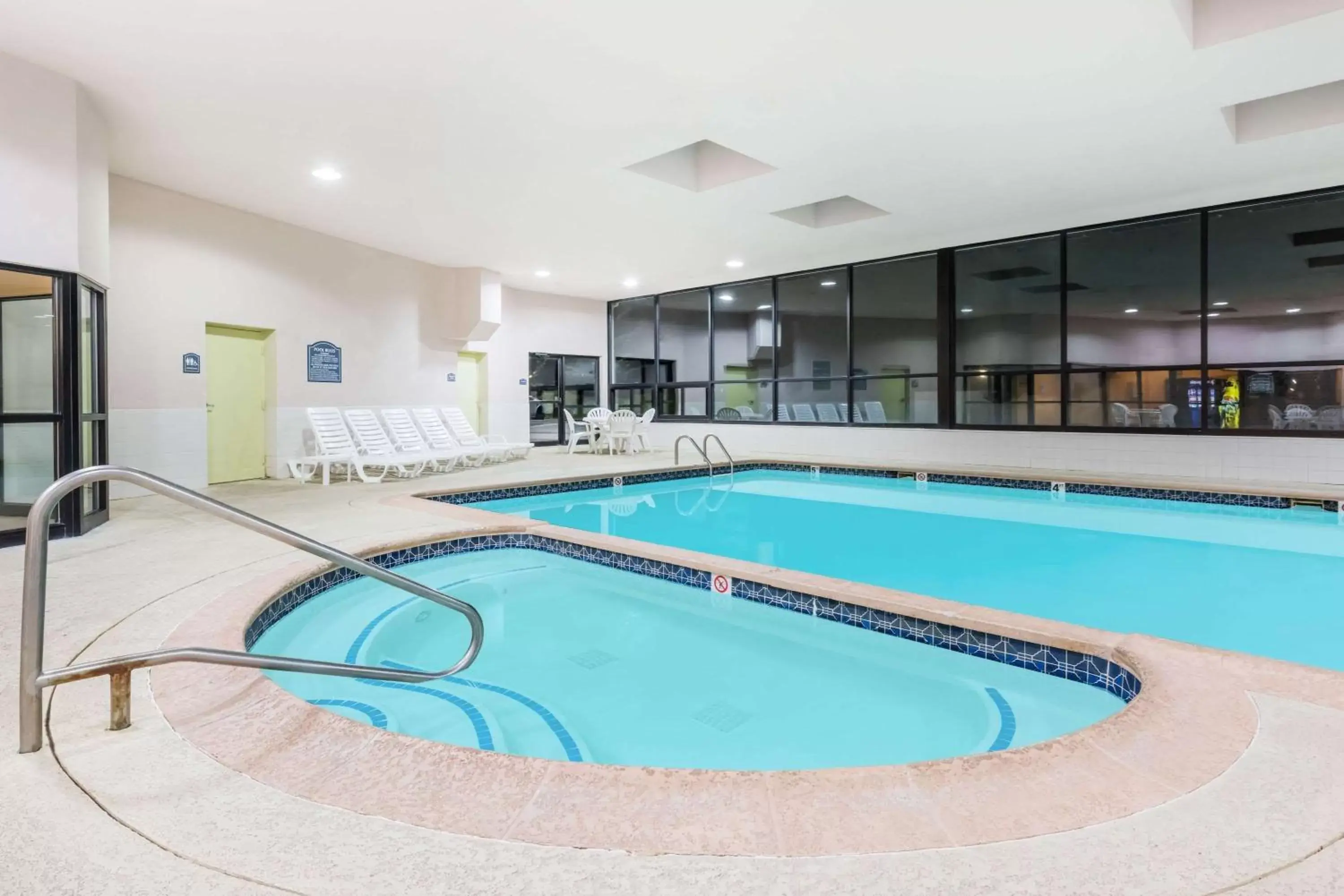Hot Tub, Swimming Pool in Ramada by Wyndham Harrisburg/Hershey Area