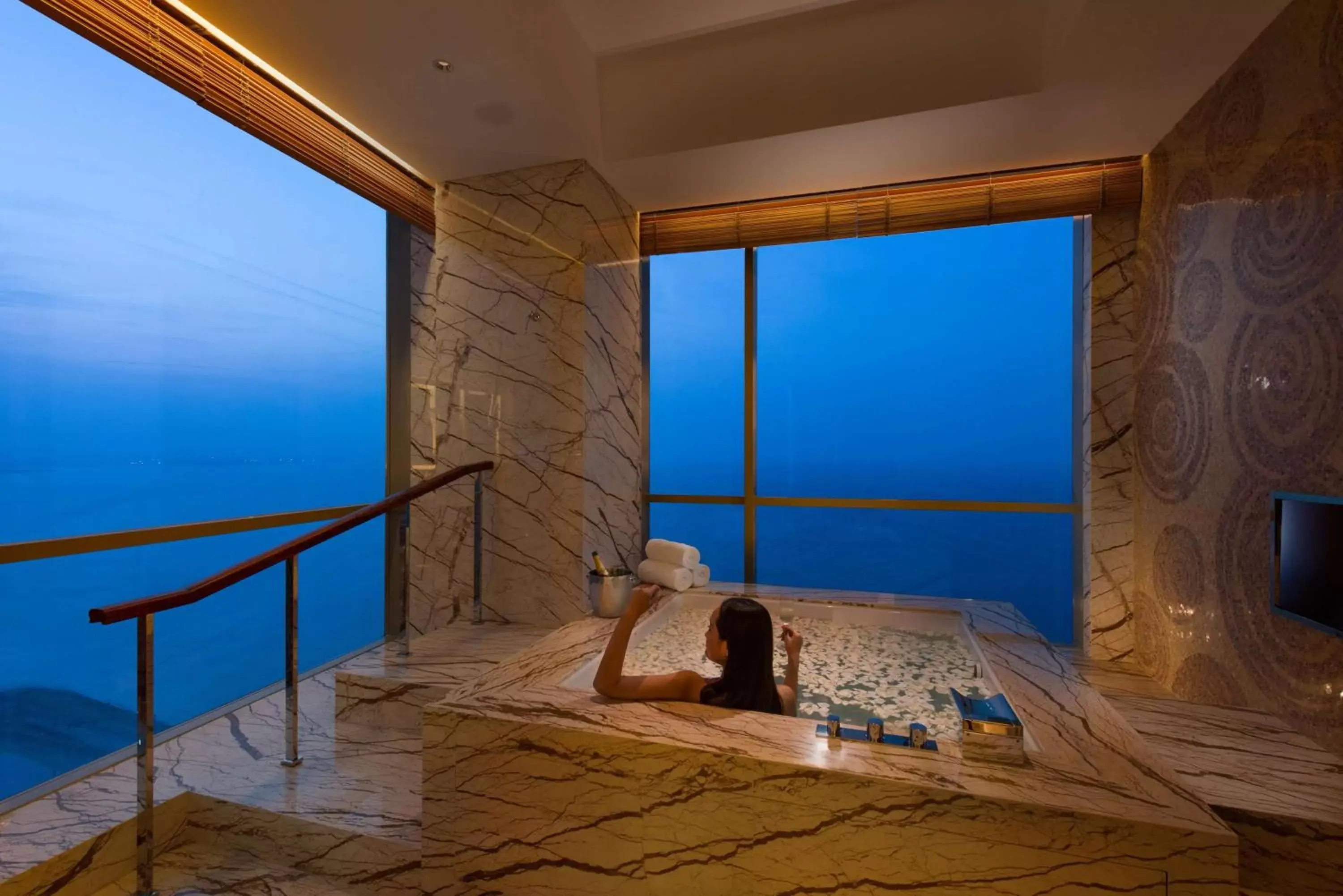 Bathroom in Hilton Yantai Golden Coast Bathroom in Hilton Yantai Golden Coast