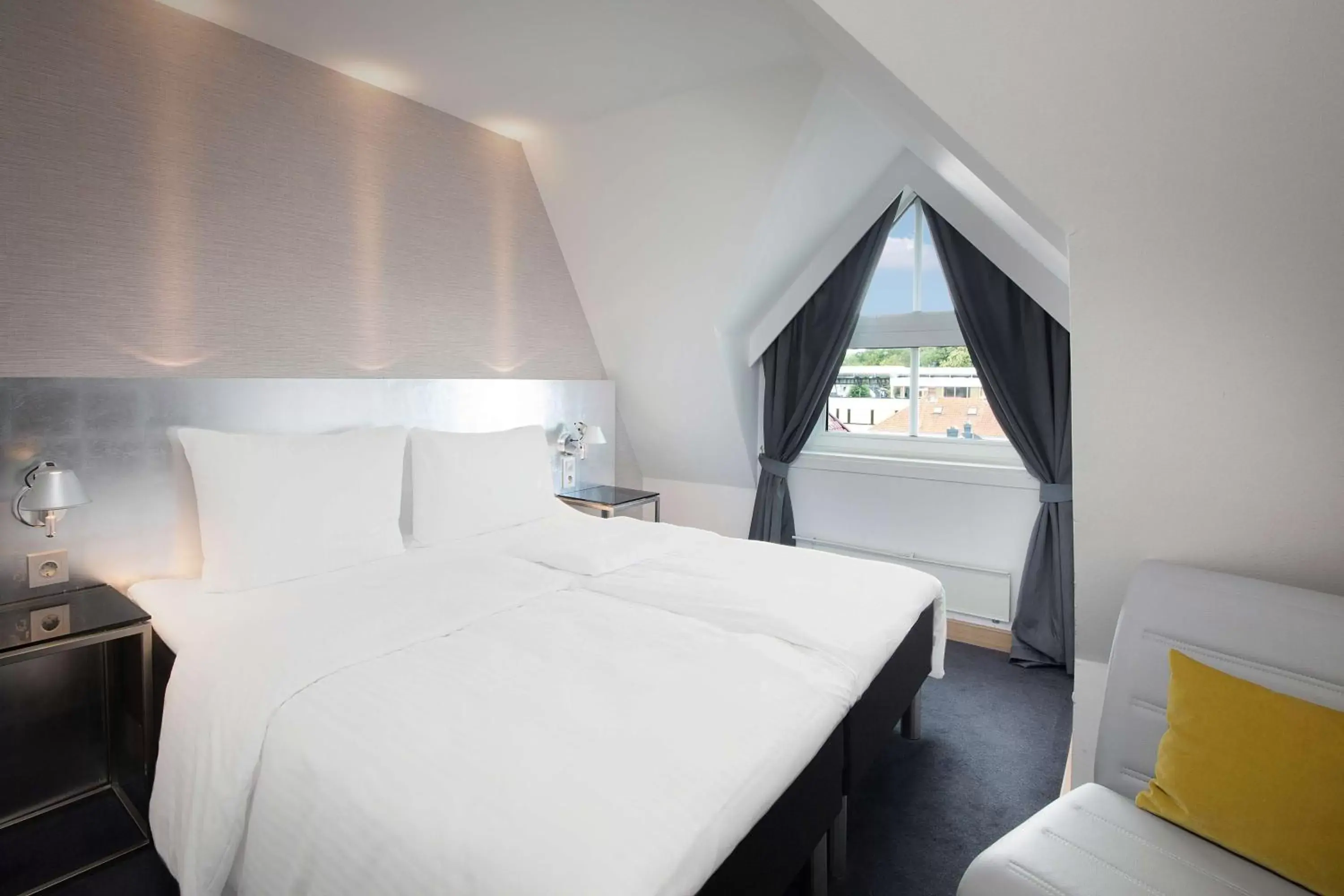 Photo of the whole room, Bed in Scandic Royal Stavanger