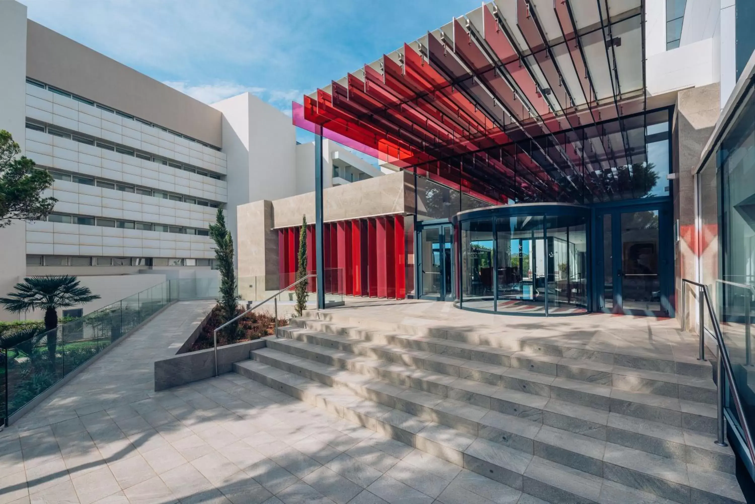 Facade/entrance in Iberostar Waves Cala Millor - Adults Only Facade/entrance in Iberostar Waves Cala Millor - Adults Only