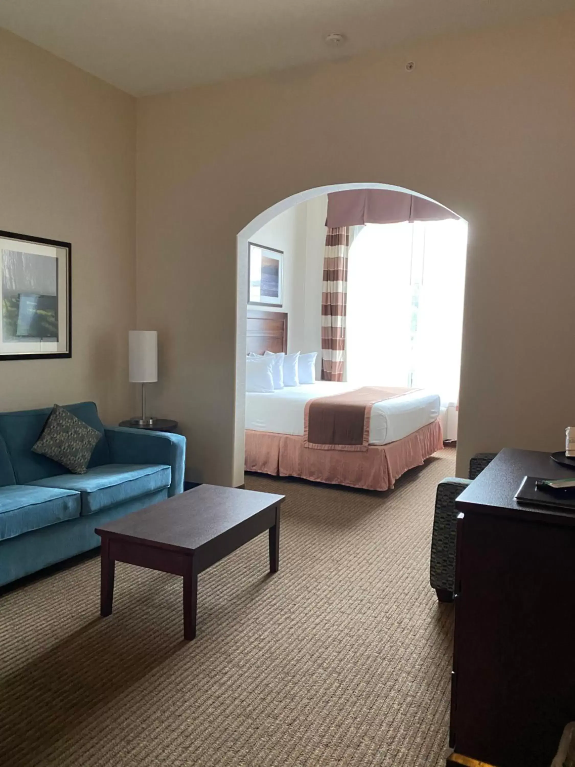 Bed in Ramada by Wyndham Creston Bed in Ramada by Wyndham Creston