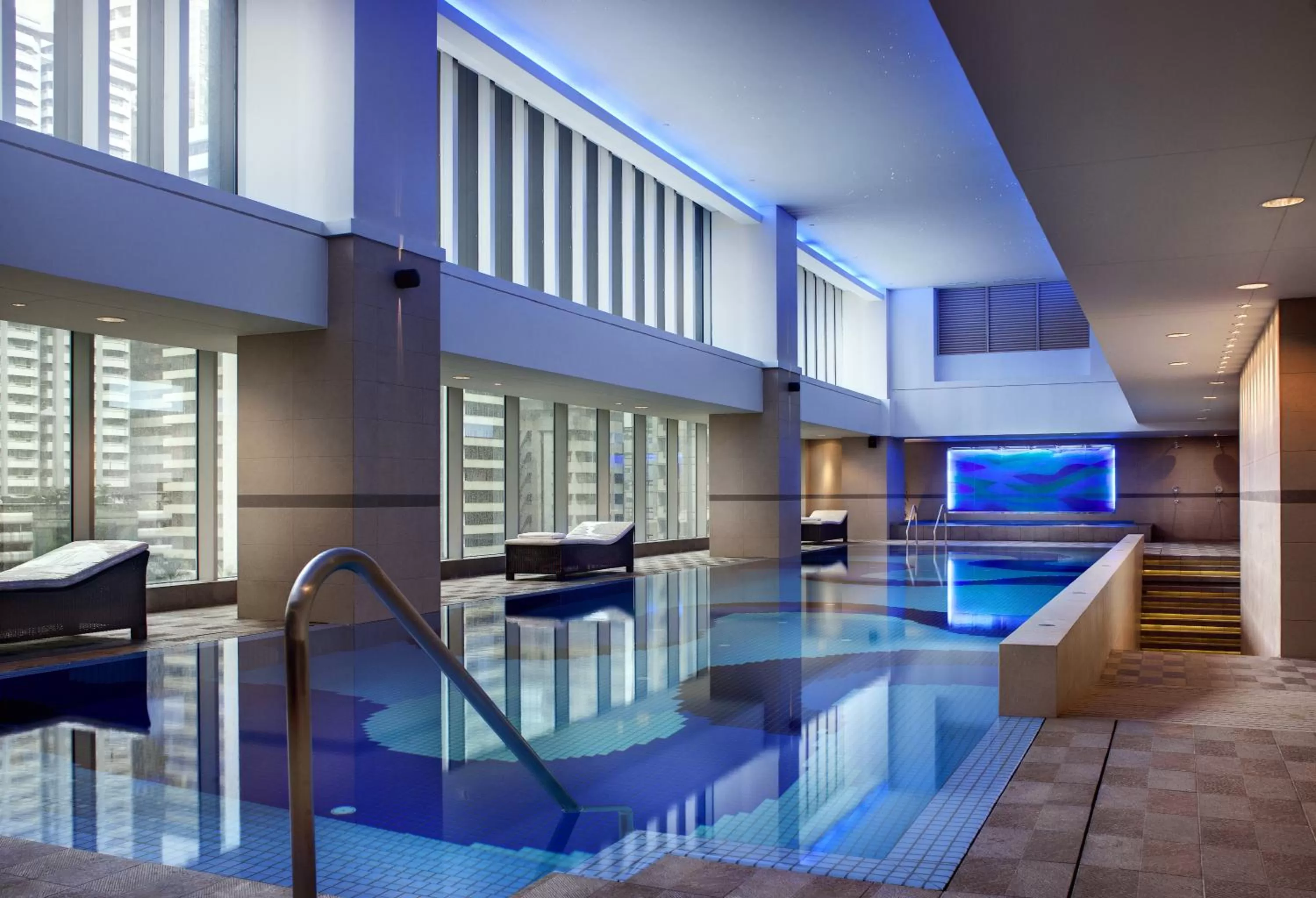 Swimming pool in Joy Nostalg Hotel and Suites Manila Managed by The Ascott Limited