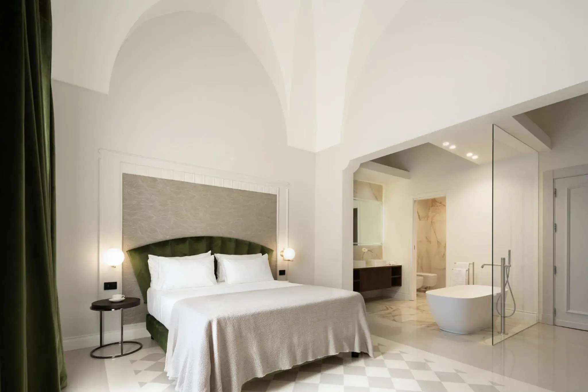 Photo of the whole room, Bed in Patria Palace Lecce