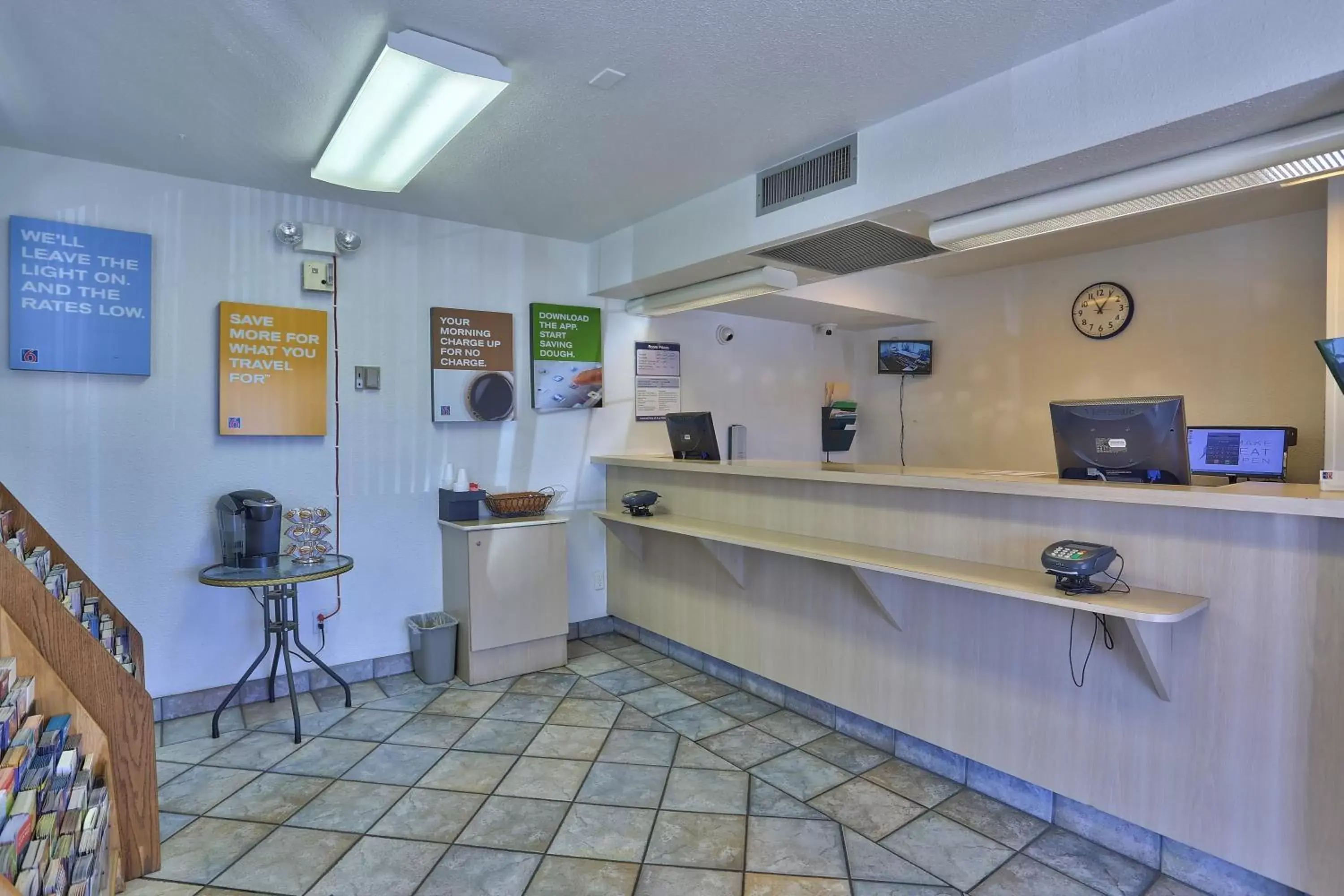Lobby or reception, Lobby/Reception in Motel 6-Kingman, AZ - Route 66 East