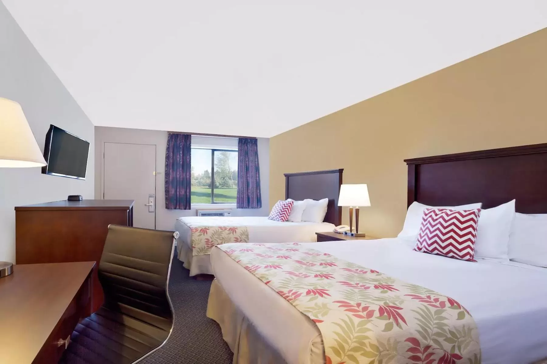 Photo of the whole room, Bed in Days Inn by Wyndham Lakewood South Tacoma