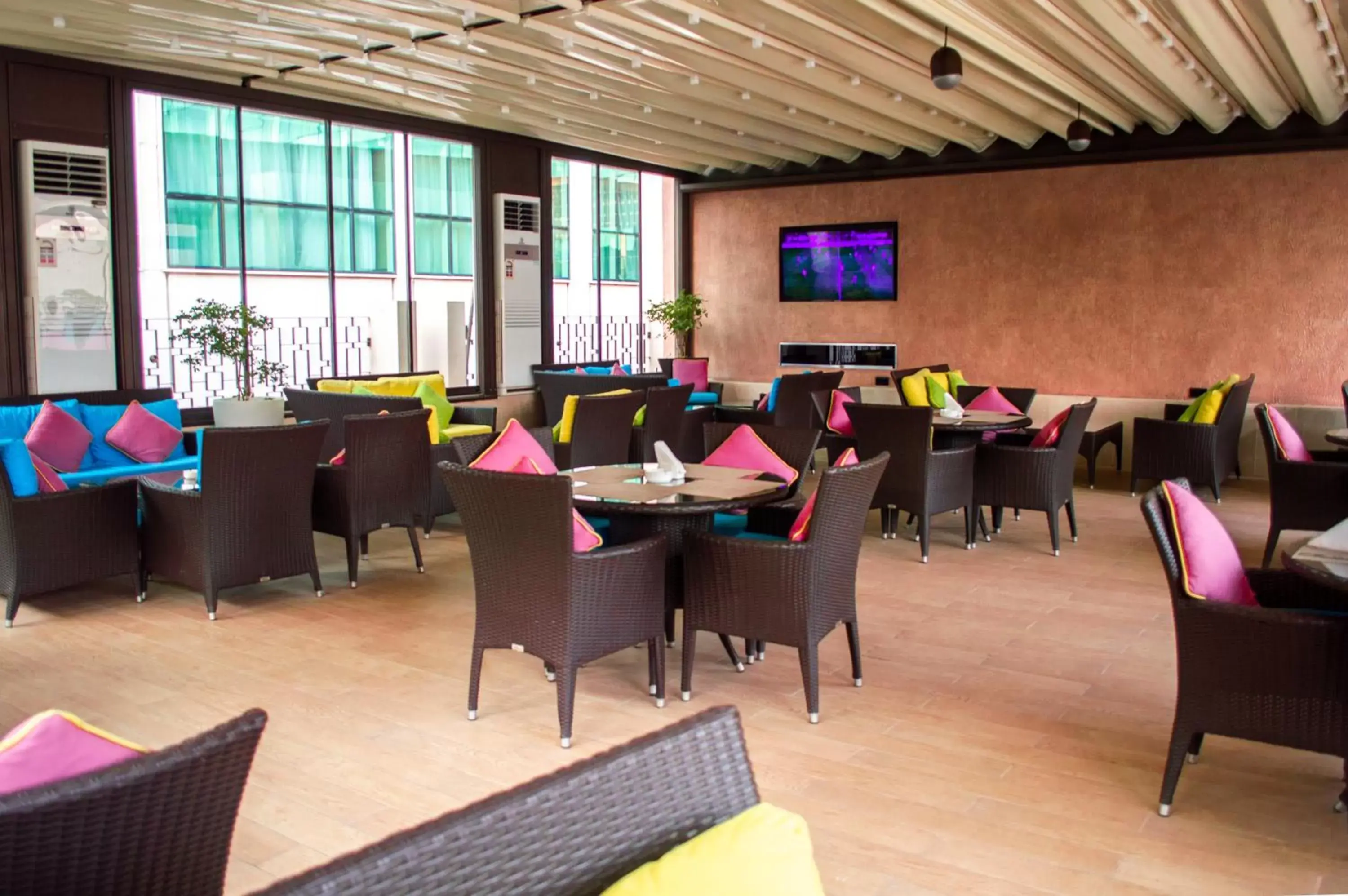 Restaurant/places to eat in Crowne Plaza Jeddah by IHG Restaurant/places to eat in Crowne Plaza Jeddah by IHG