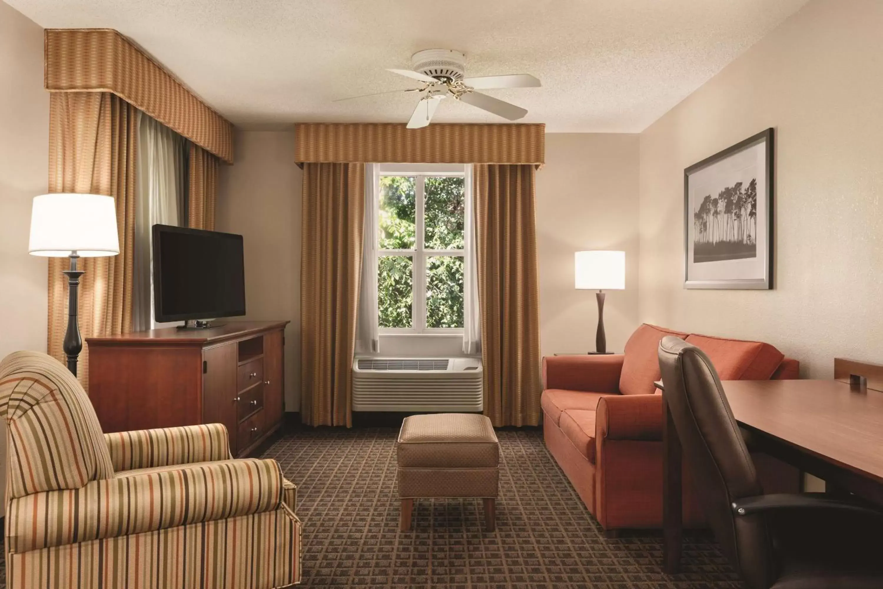 Photo of the whole room, Seating Area in Country Inn & Suites by Radisson, Lawrenceville, GA