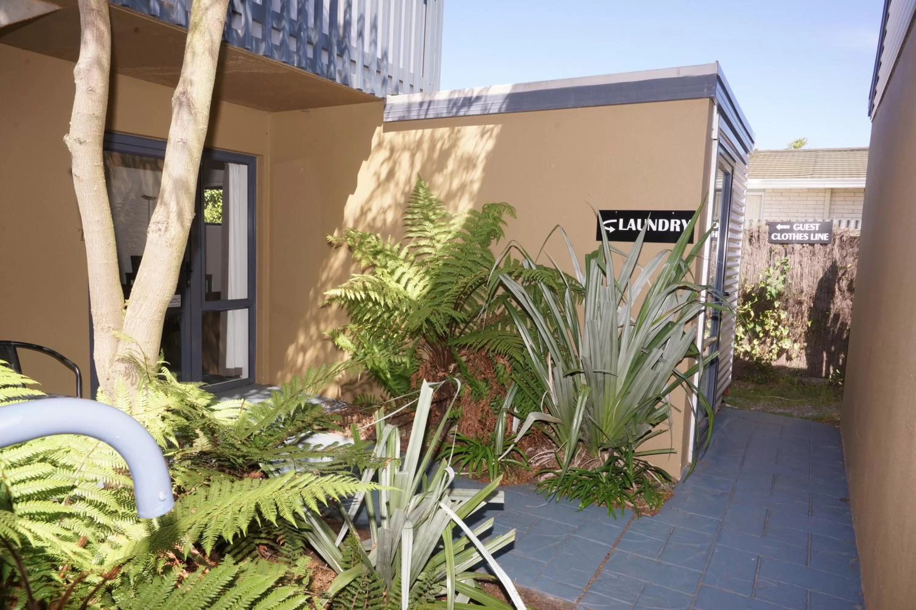 Facade/entrance in Sherborne Motor Lodge