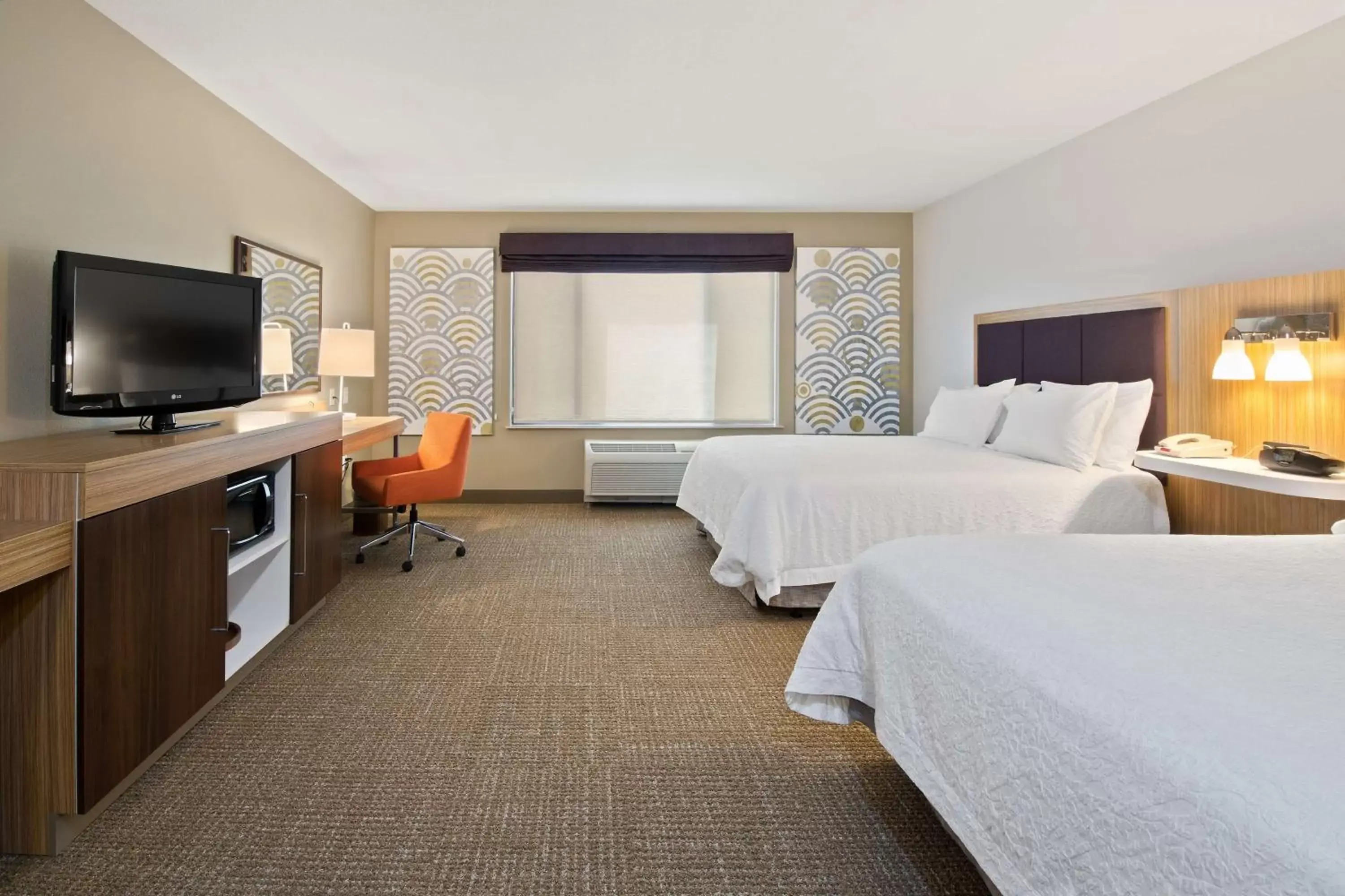 Bedroom, TV/Entertainment Center in Hampton Inn & Suites by Hilton Walla Walla