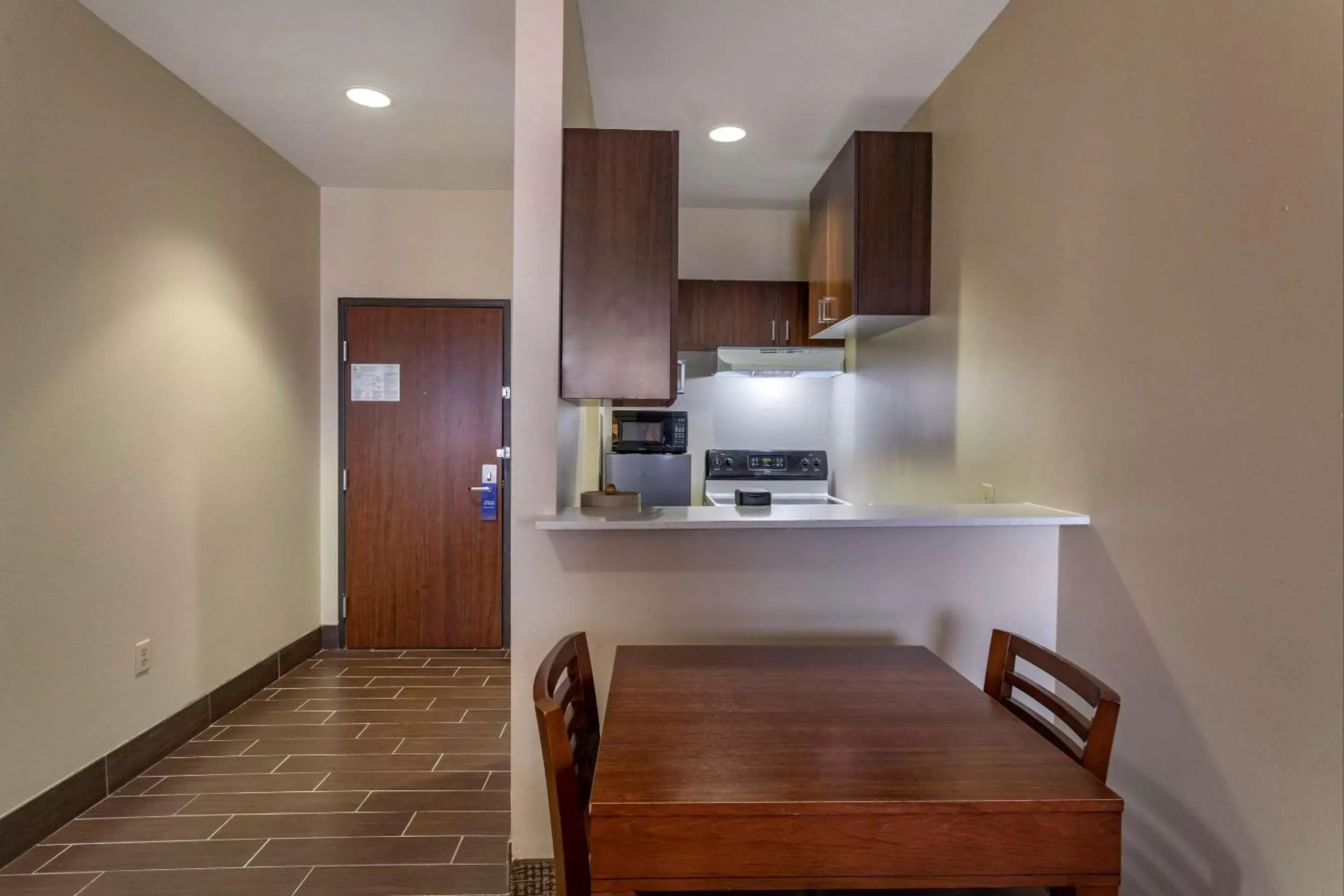 Bedroom, Kitchen/Kitchenette in Comfort Suites near Texas Medical Center - NRG Stadium